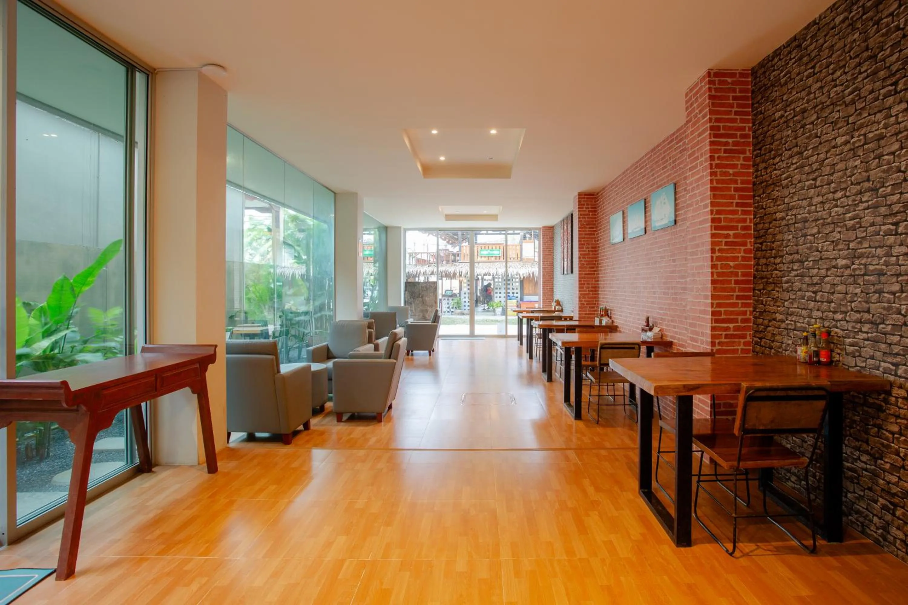 Restaurant/places to eat in The Wings Boutique Hotels Krabi Ko Lanta