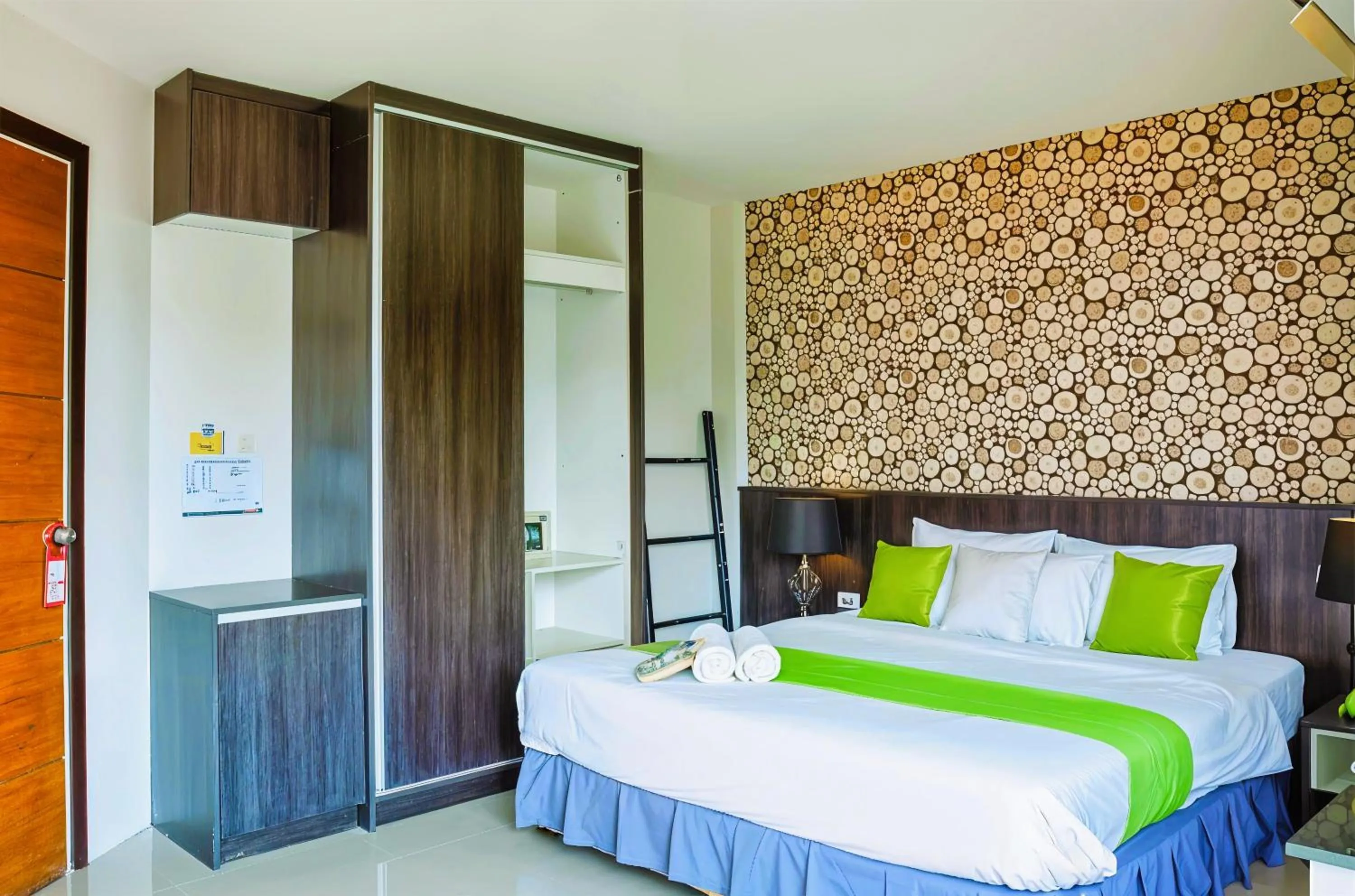 Bed in The Wings Boutique Hotels Krabi Ko Lanta