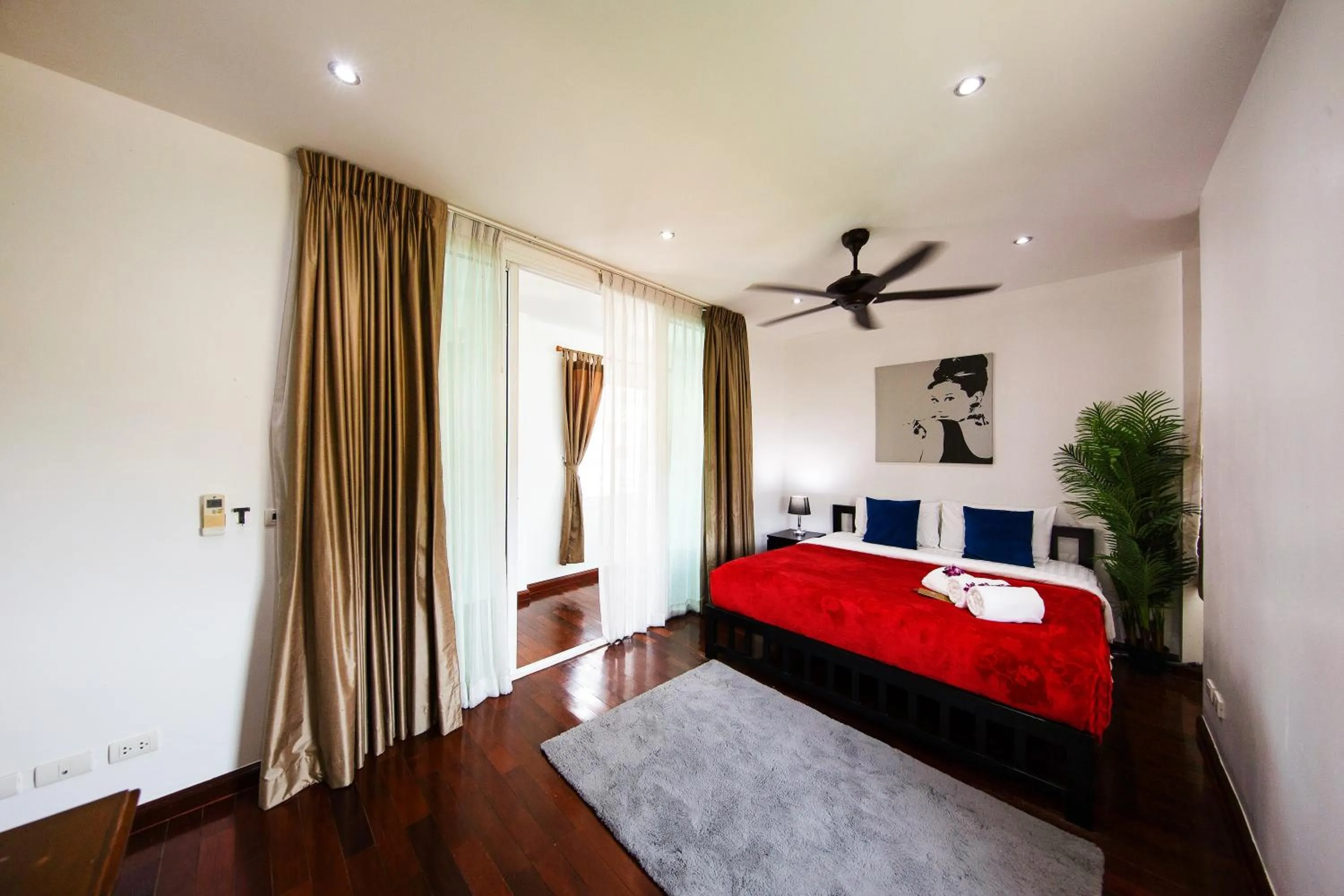 Bed in Paradise Pool Villa Pattaya in Tropicana Village