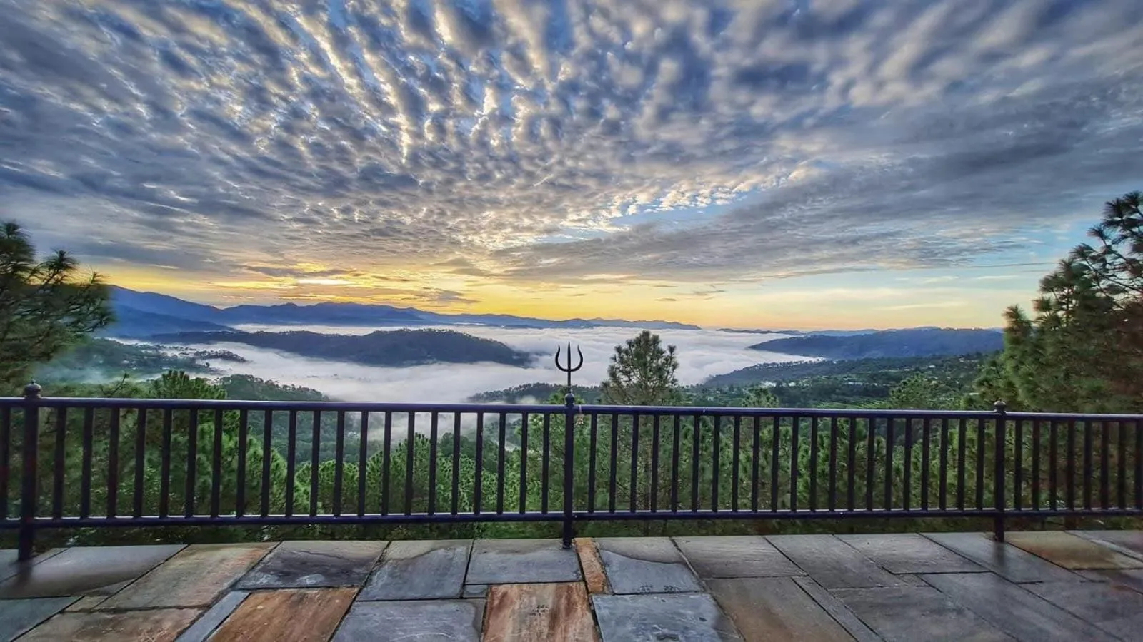 Balcony/Terrace in Kasar Rainbow Yoga Retreat