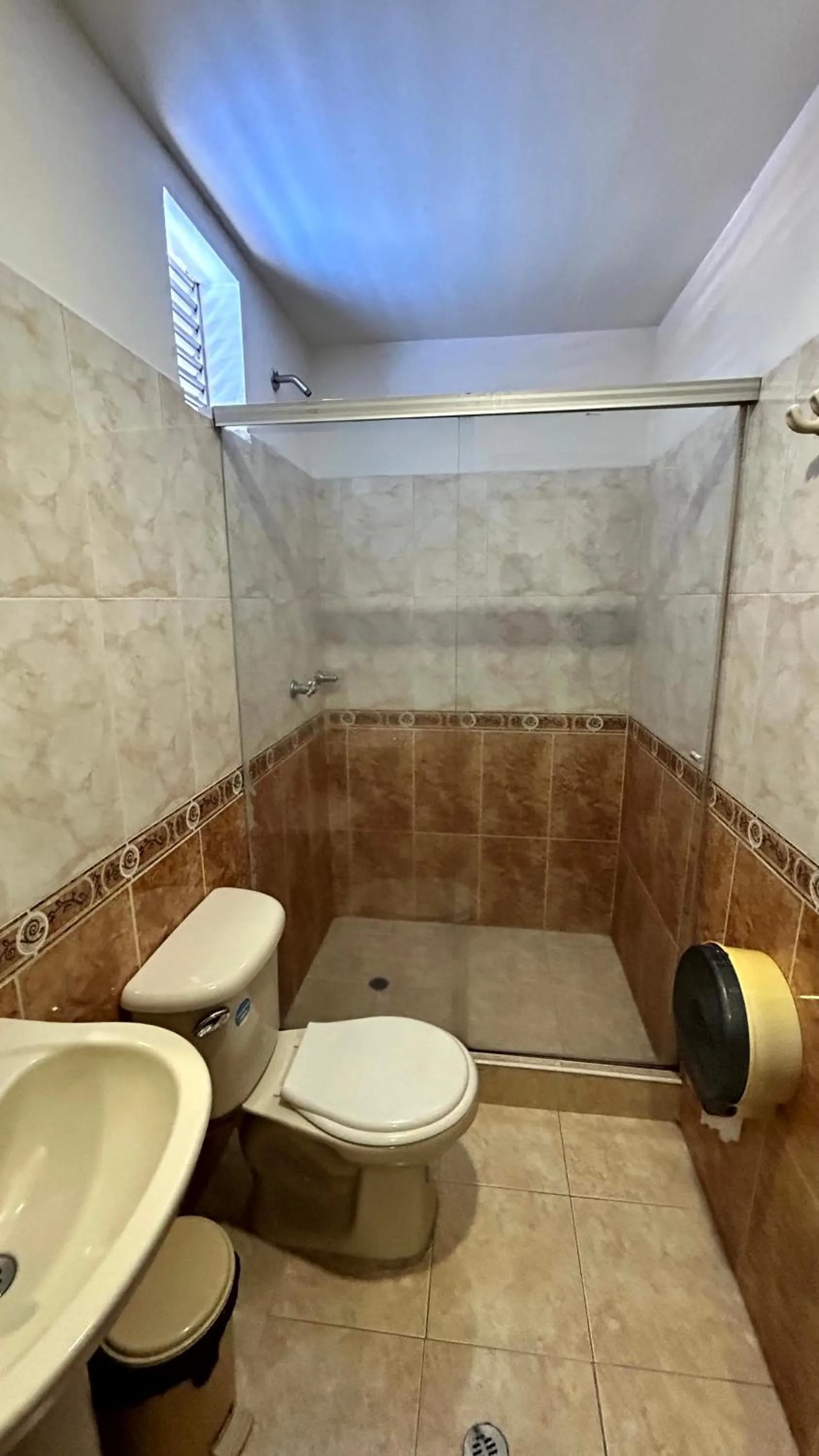 Shower in Hotel Imperio