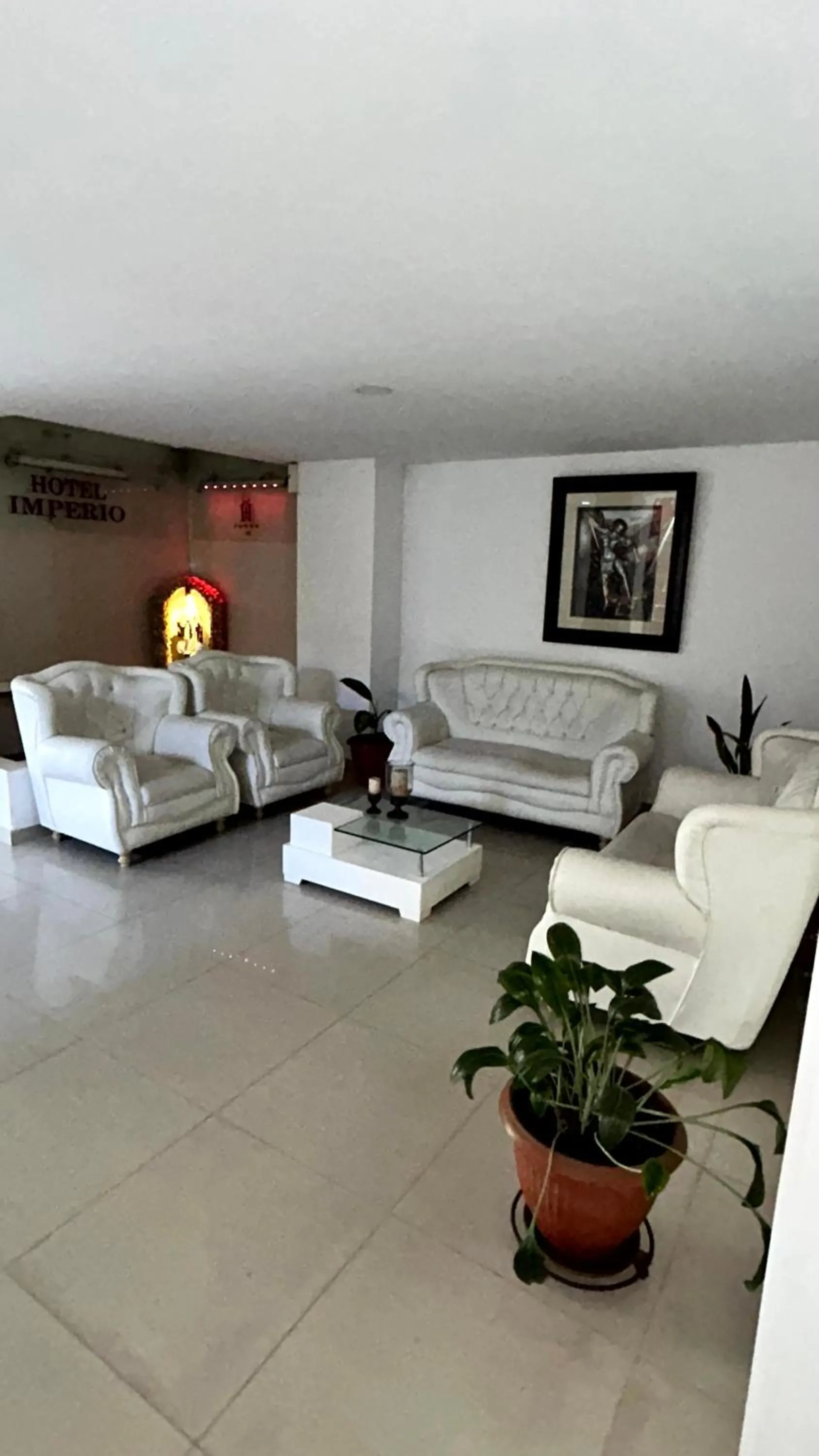 Communal lounge/ TV room in Hotel Imperio