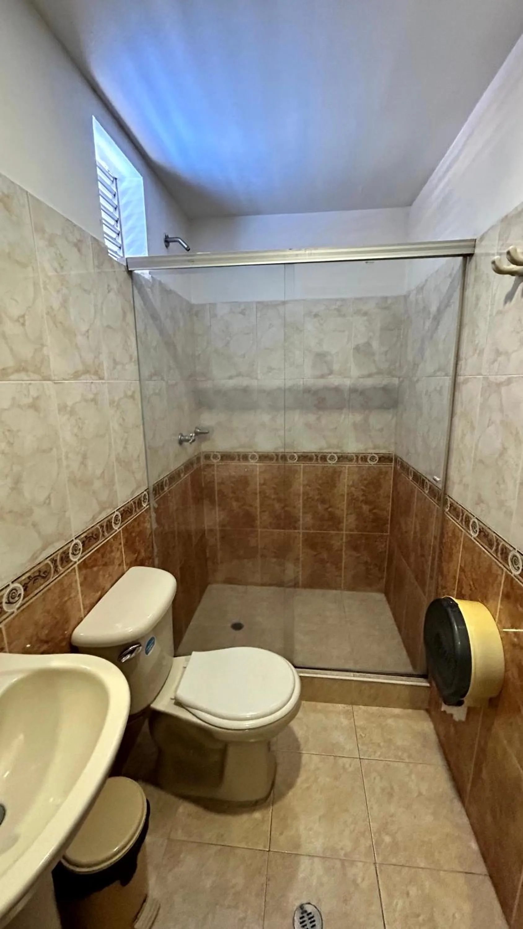 Shower in Hotel Imperio