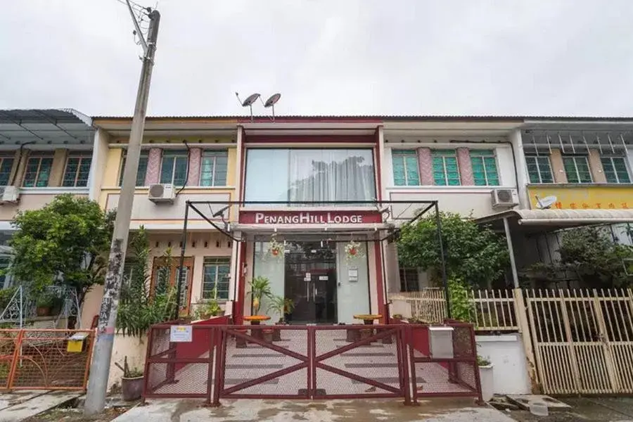 Facade/entrance in Penang Hill Lodge Facade/entrance in Penang Hill Lodge