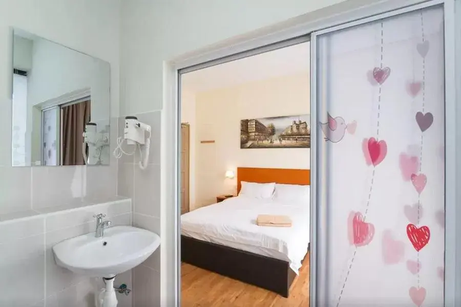 Toilet, Bed in Penang Hill Lodge Toilet, Bed in Penang Hill Lodge