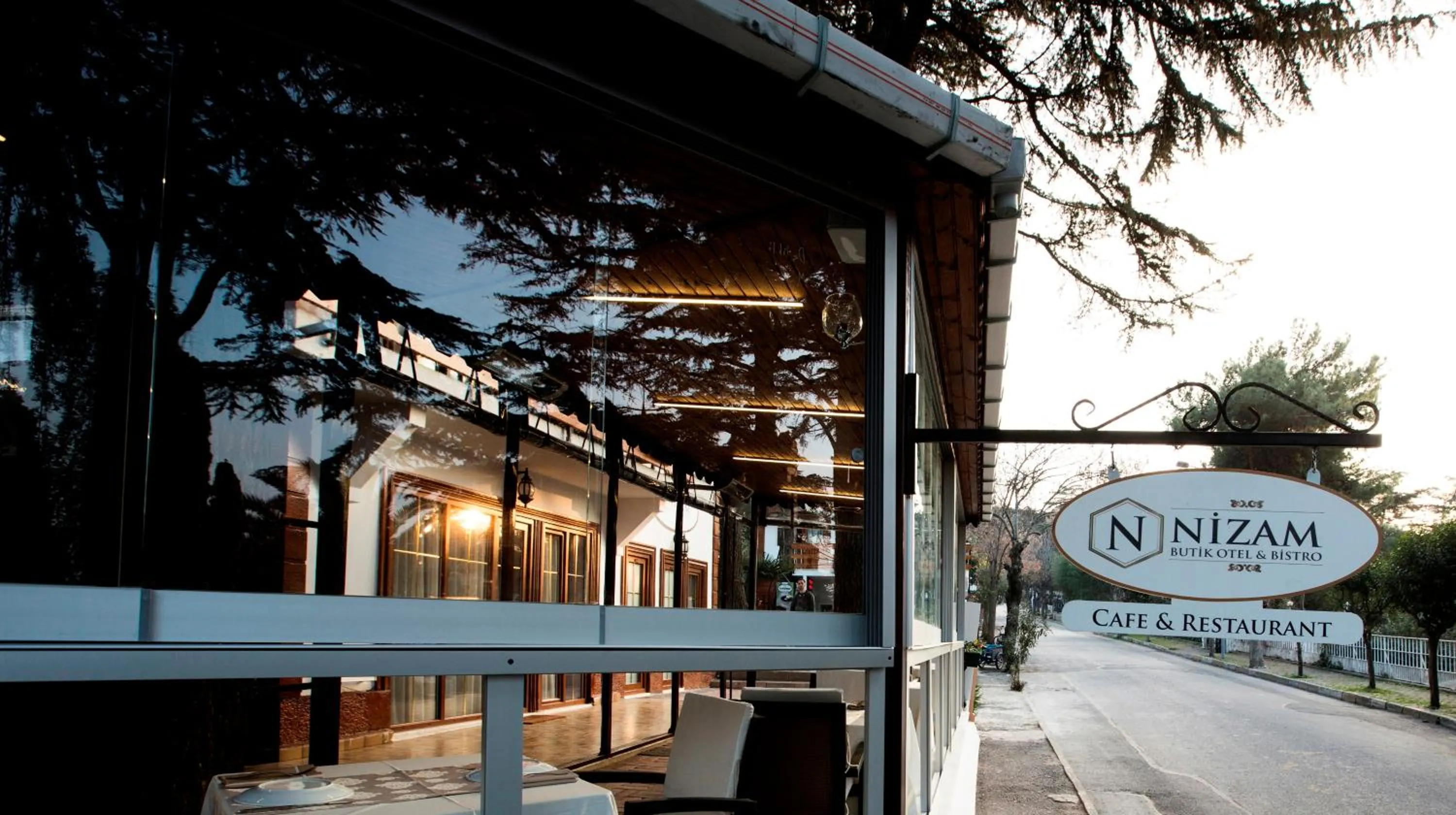 Restaurant/places to eat in Nizam Butik Otel Büyükada