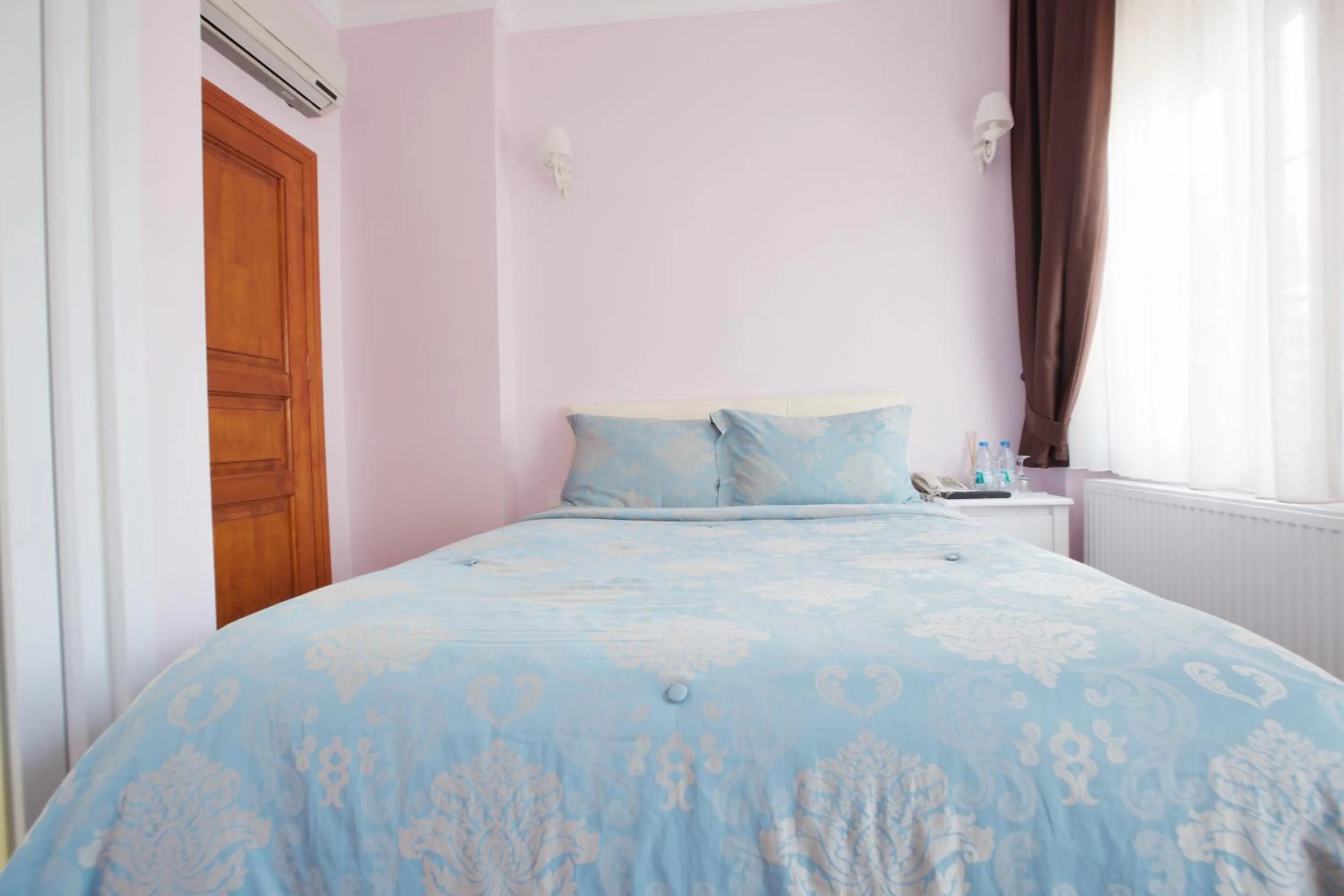 Photo of the whole room in Nizam Butik Otel Büyükada