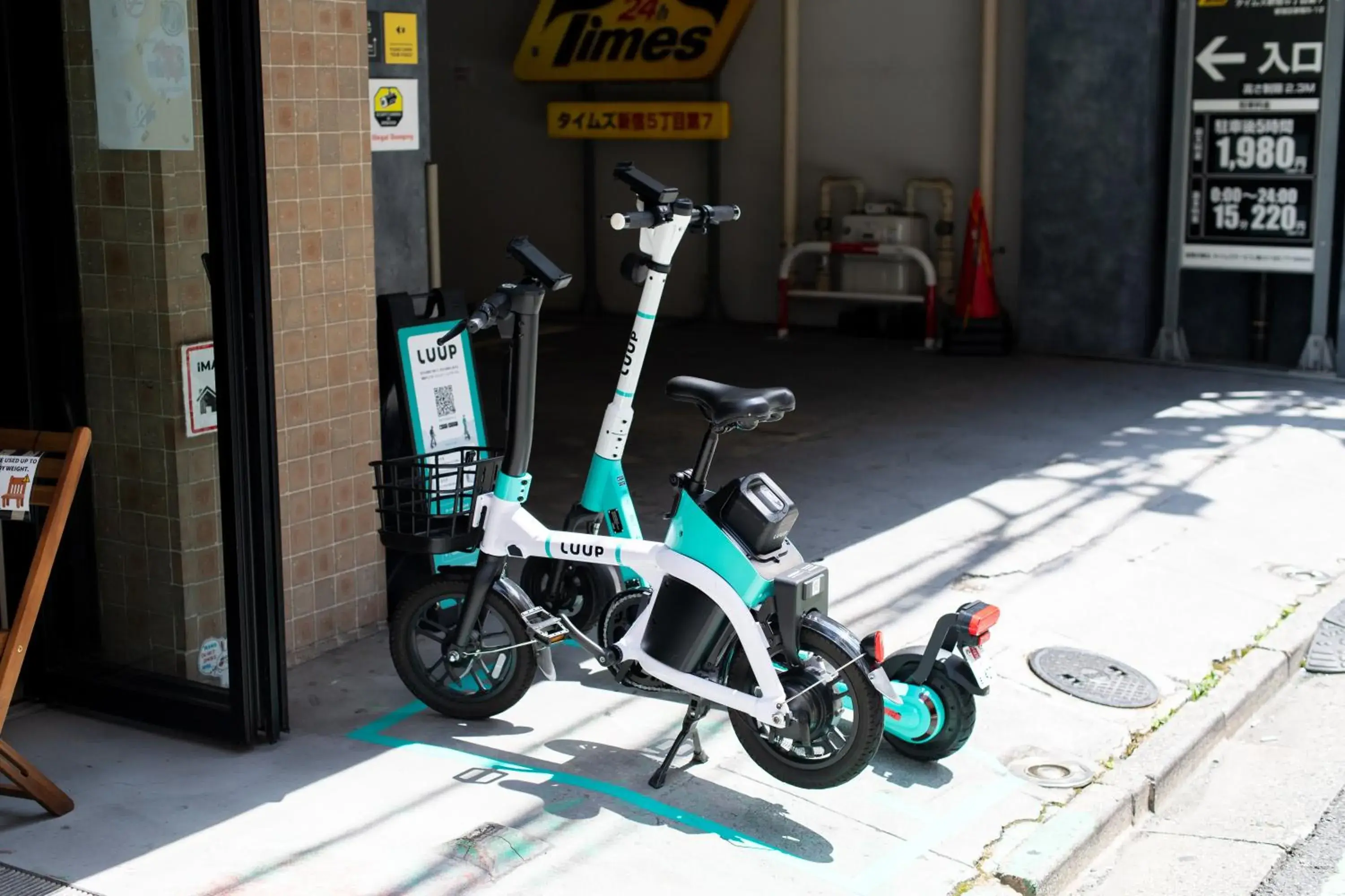 Lounge or bar in Imano Tokyo Hostel Lounge or bar in Imano Tokyo Hostel