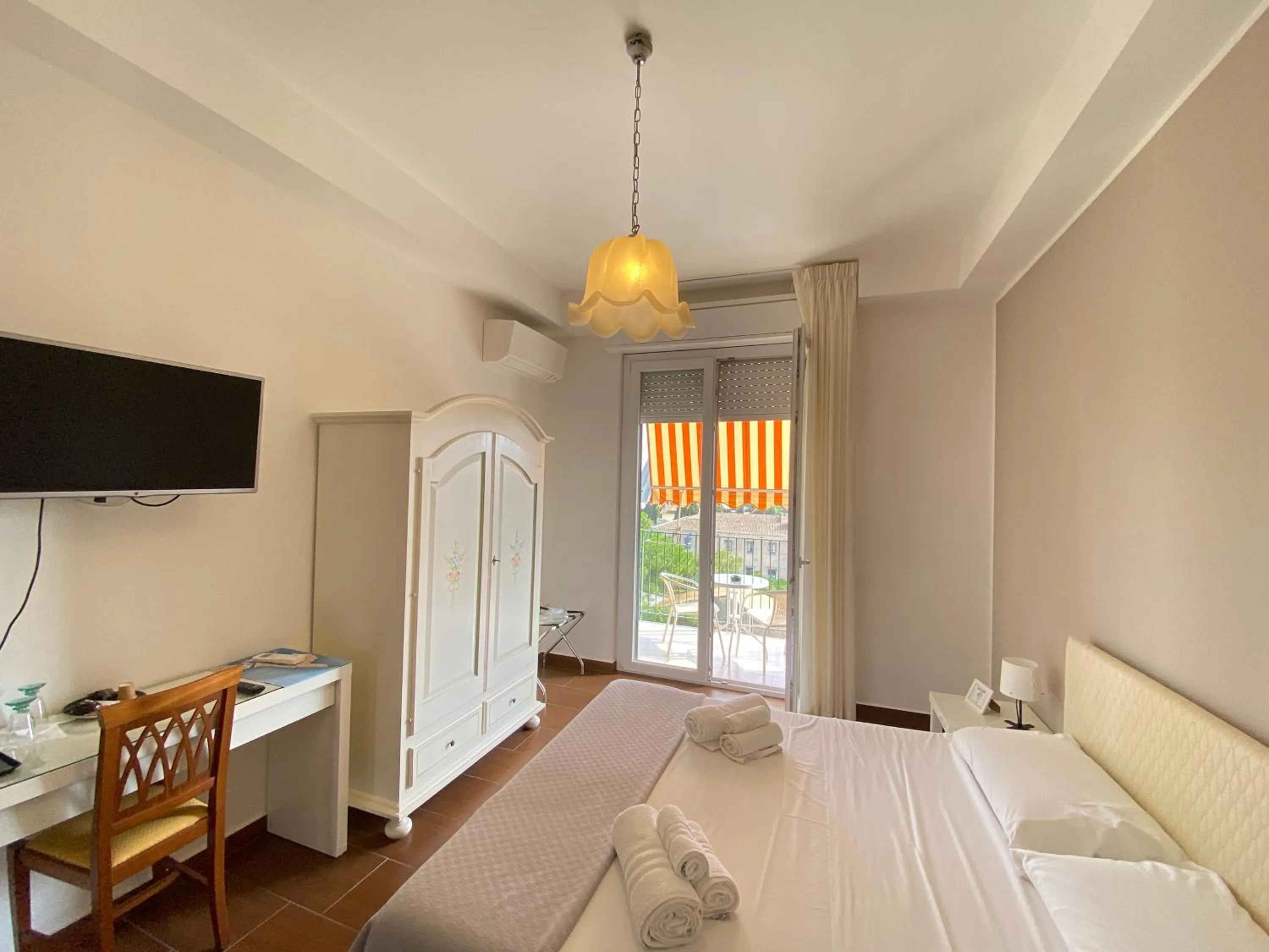 TV and multimedia, Bed in Panoramic Rooms