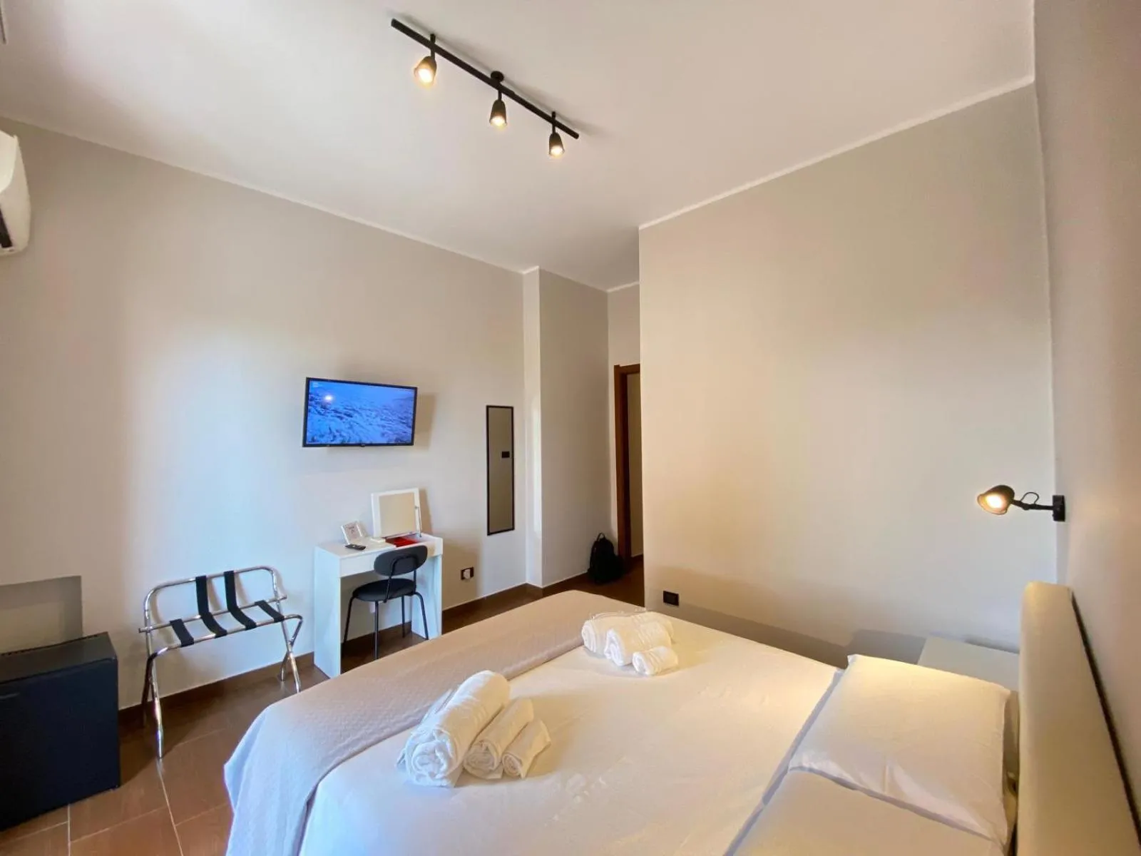 Bedroom, Bed in Panoramic Rooms