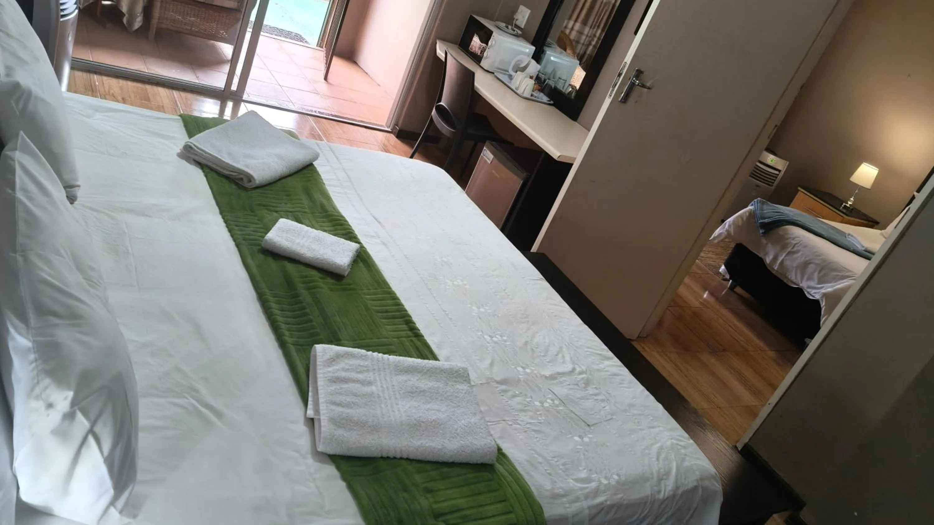 Photo of the whole room, Bed in Blyde Lodge
