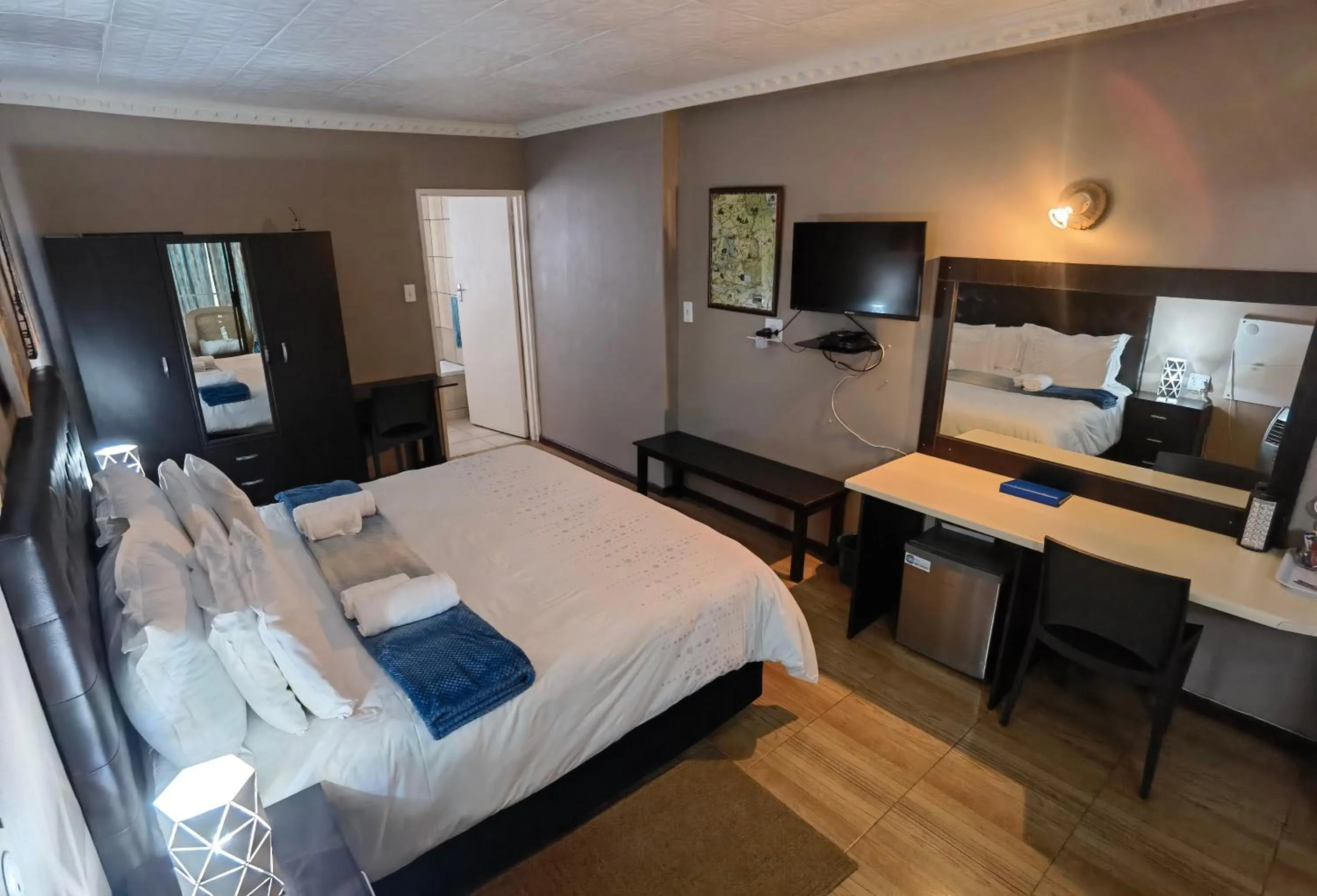 Photo of the whole room, Bed in Blyde Lodge