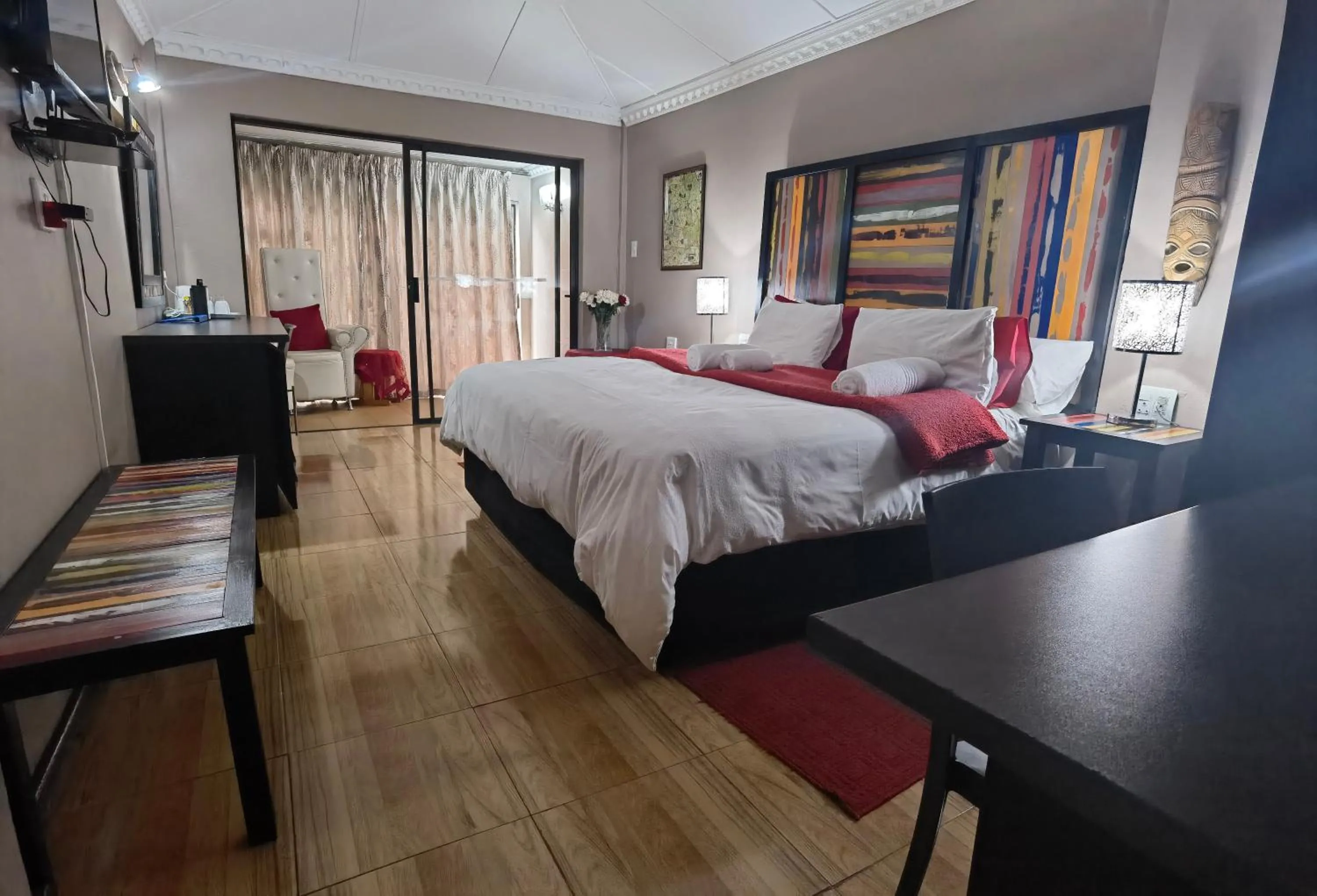 Photo of the whole room, Bed in Blyde Lodge