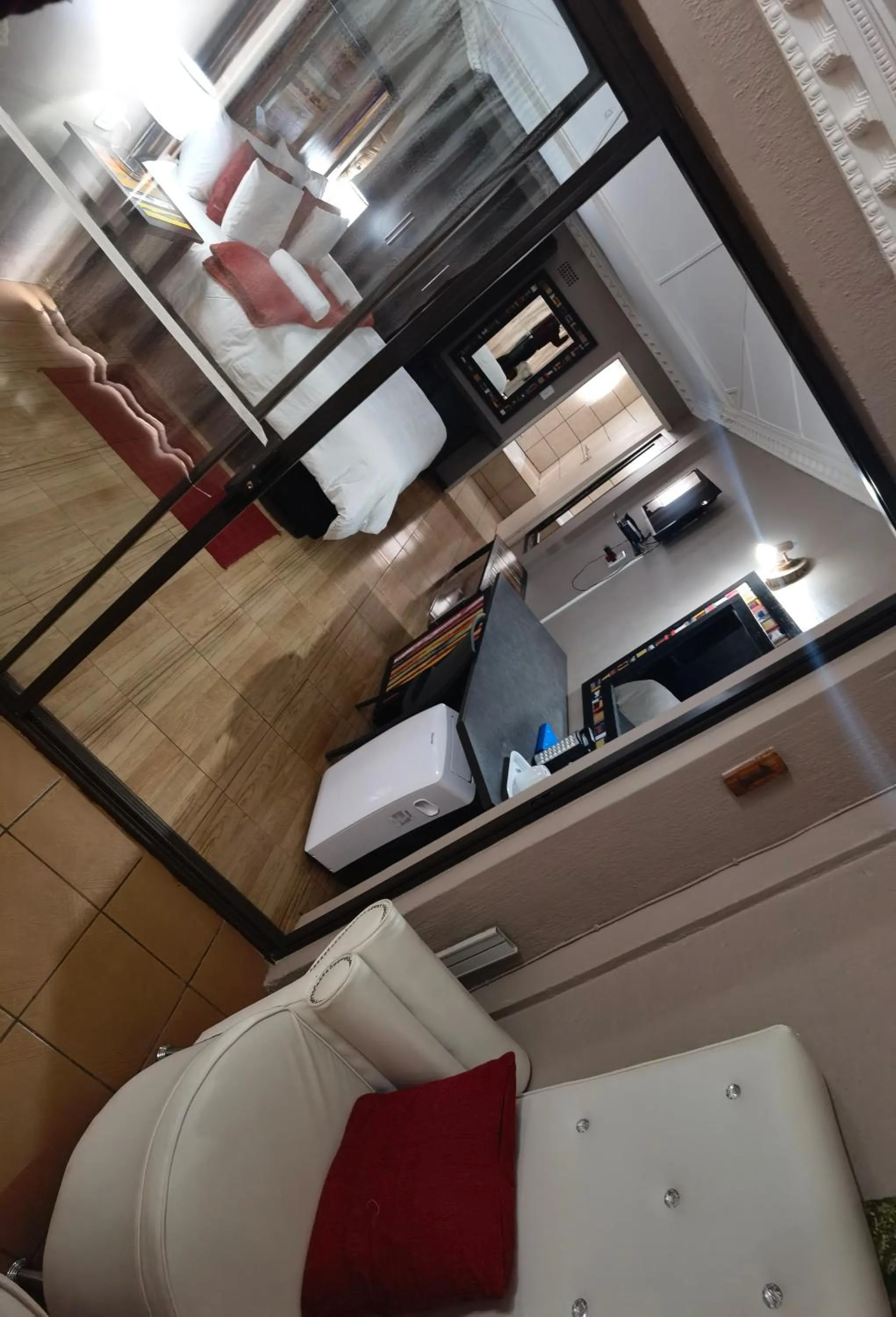 Photo of the whole room, Bed in Blyde Lodge