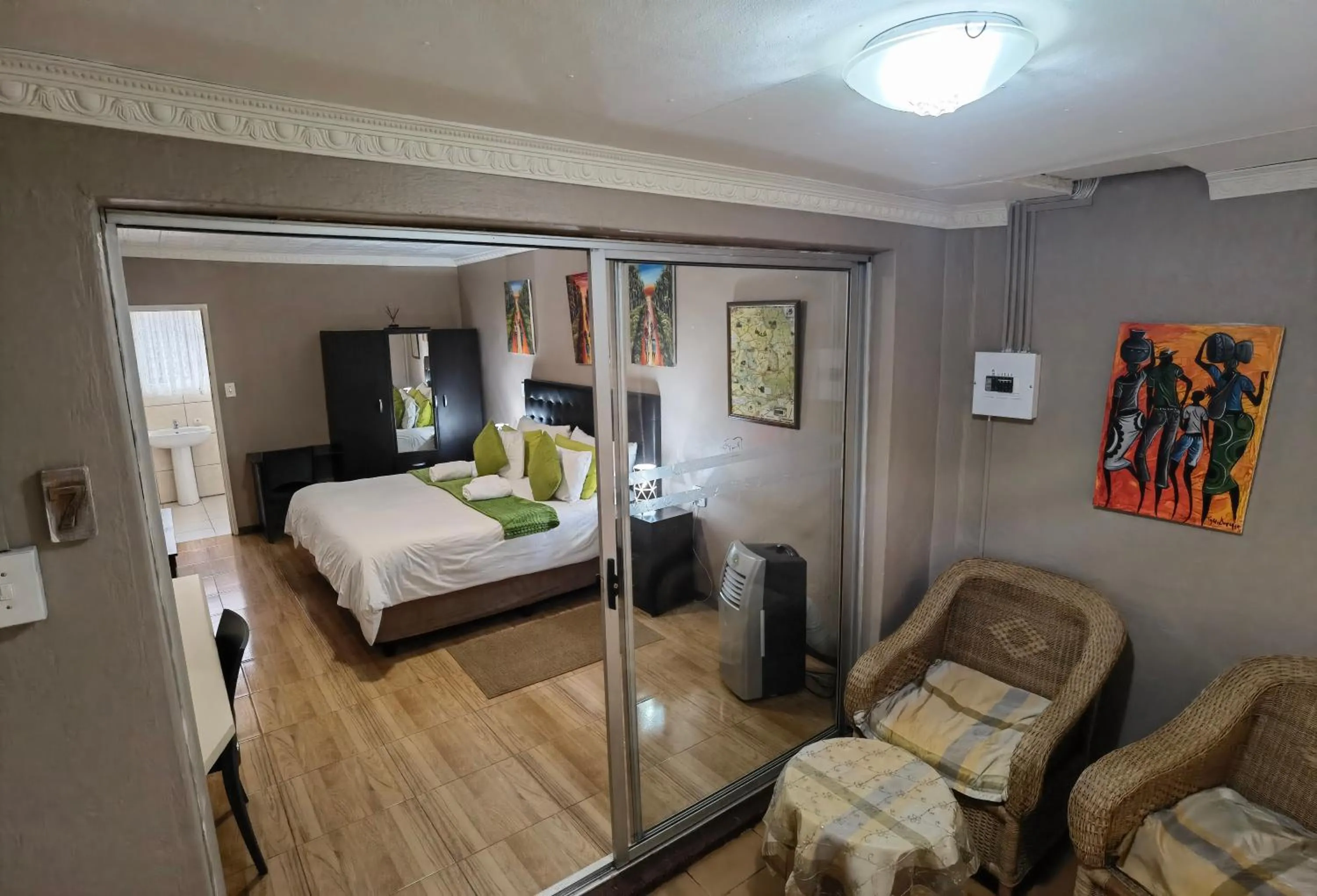 Photo of the whole room, Bed in Blyde Lodge