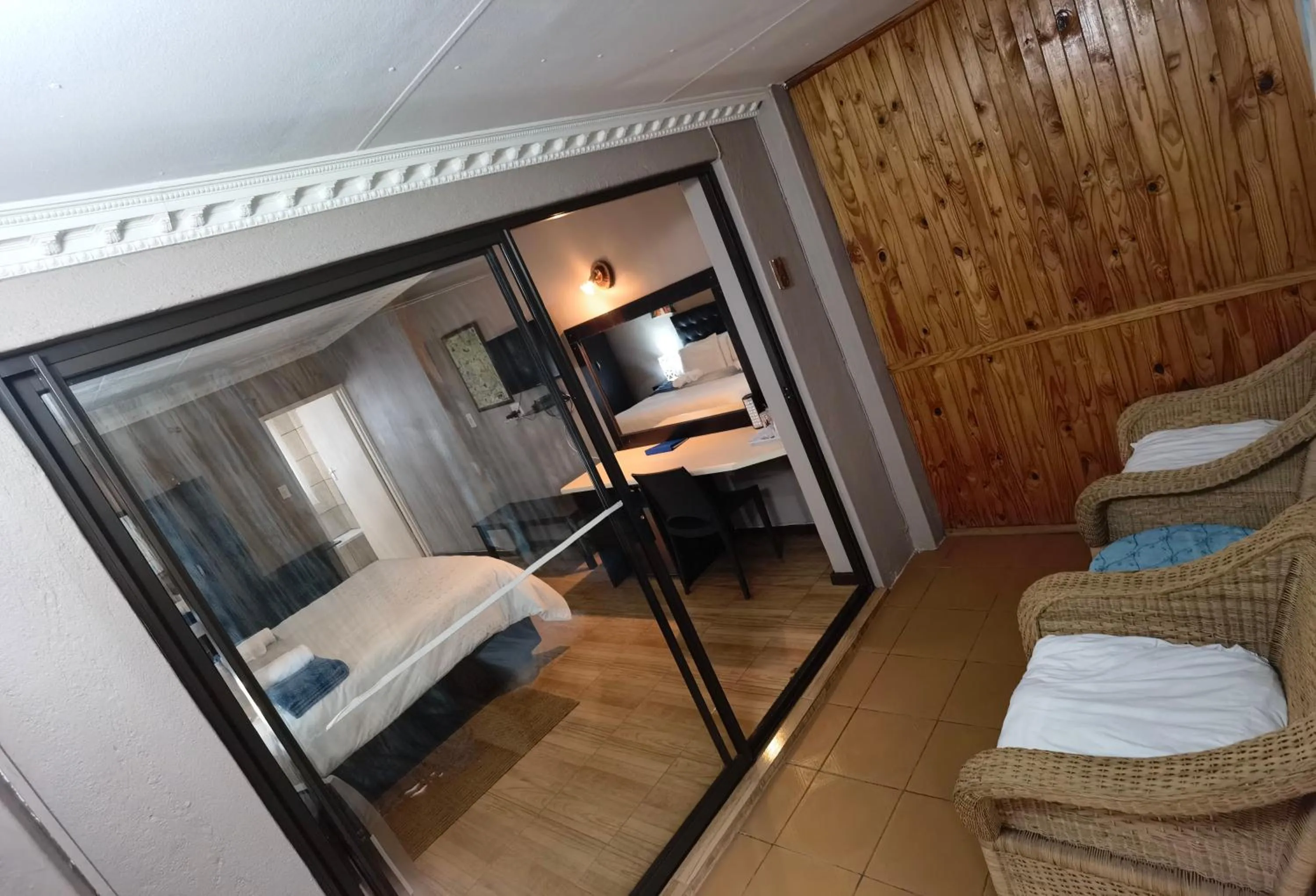 Photo of the whole room, Bed in Blyde Lodge