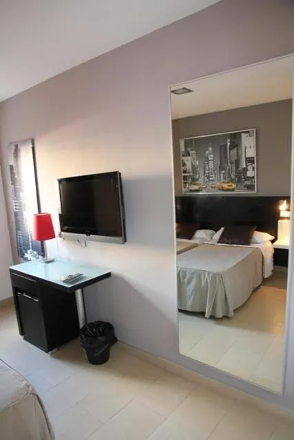 Photo of the whole room, Bed in Hostal Central