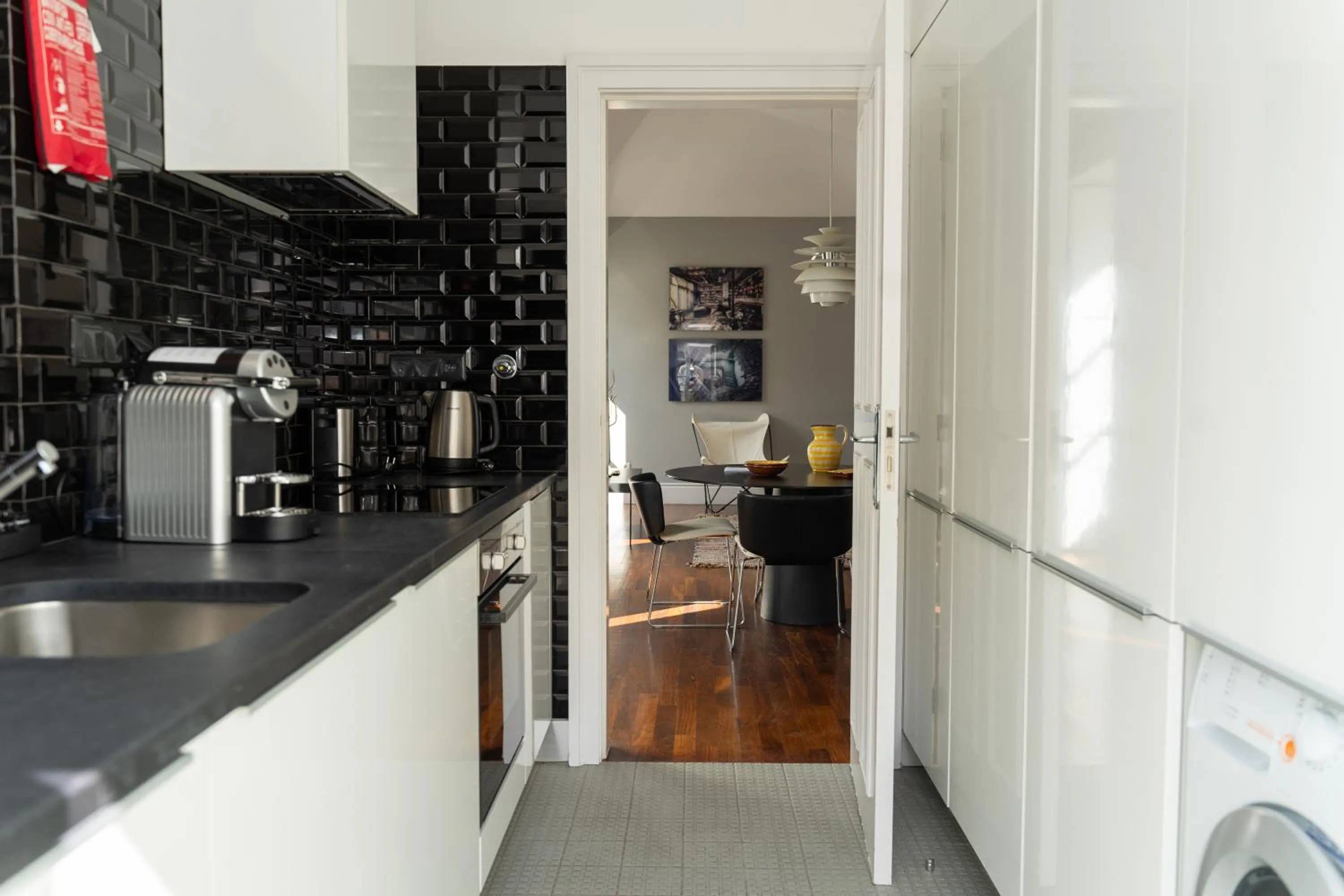 Communal kitchen in Oporto Serviced Apartments - Cedofeita