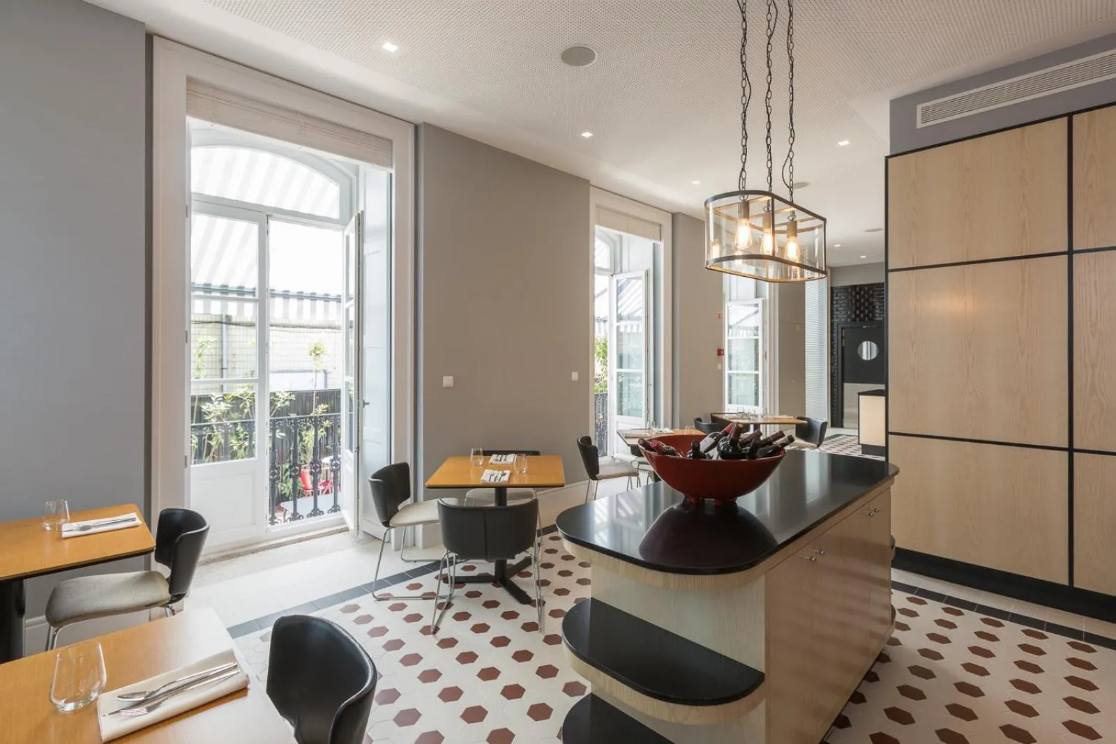 Restaurant/places to eat in Oporto Serviced Apartments - Cedofeita