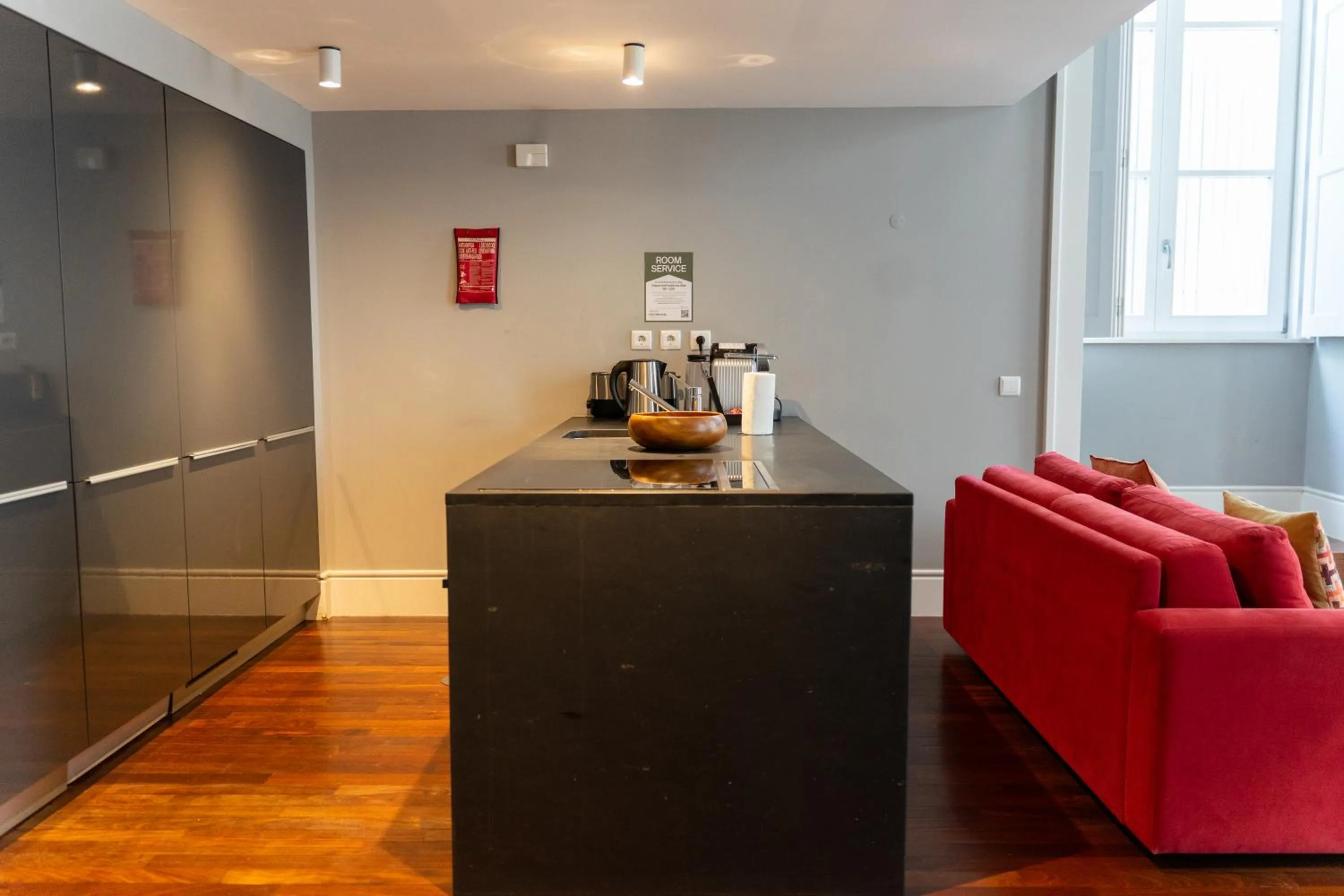 Communal kitchen in Oporto Serviced Apartments - Cedofeita