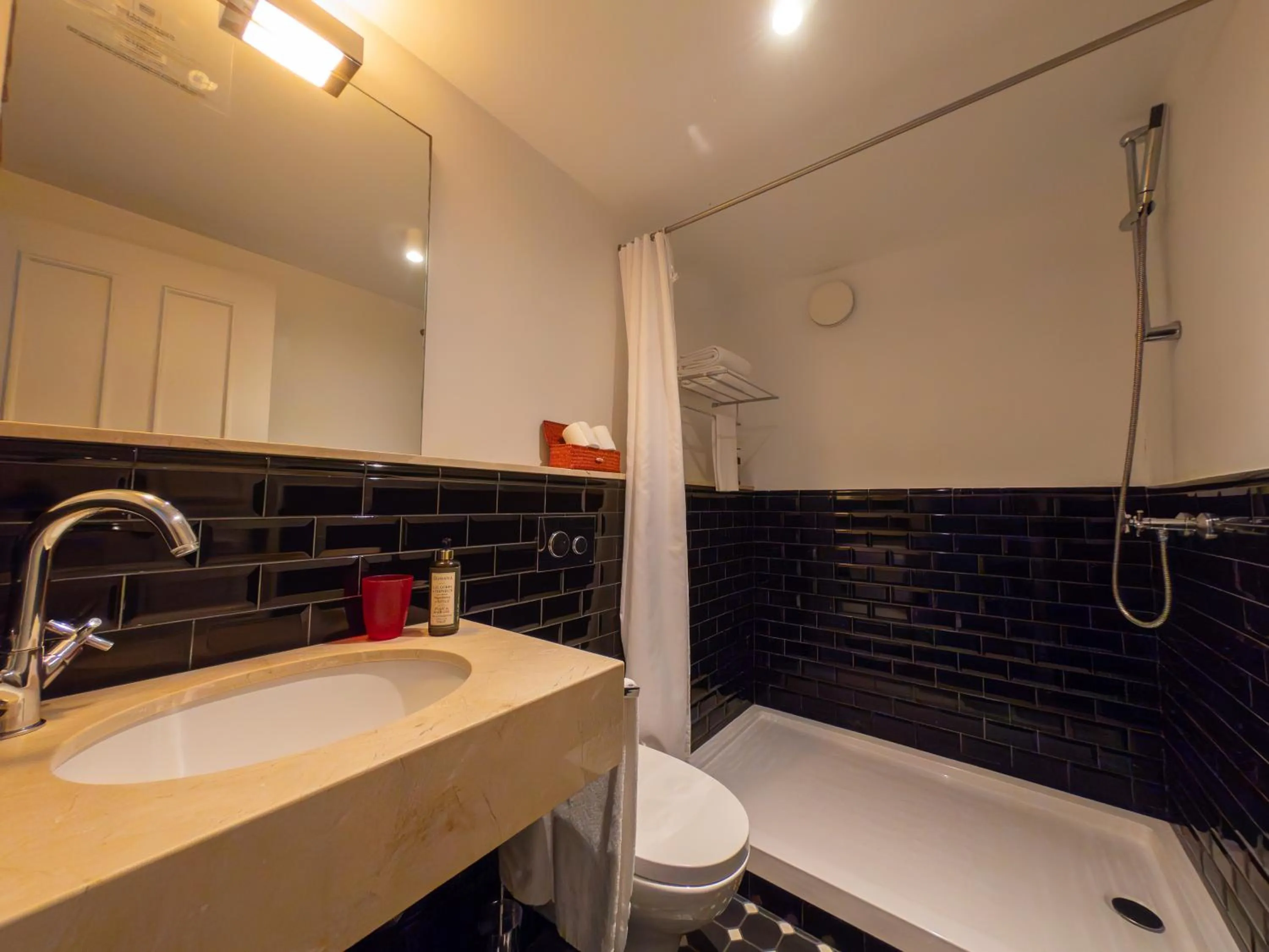 Bathroom in Oporto Serviced Apartments - Cedofeita
