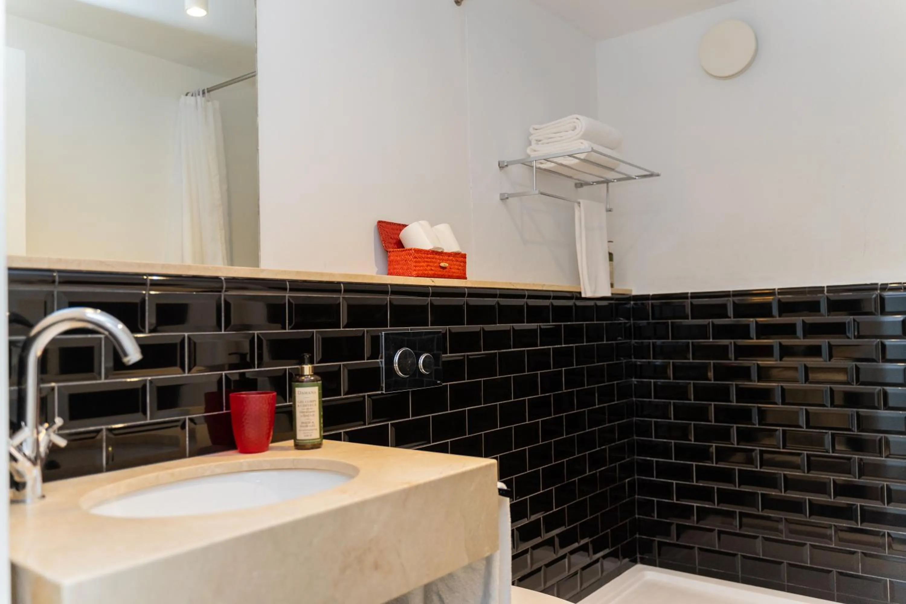 Bathroom in Oporto Serviced Apartments - Cedofeita
