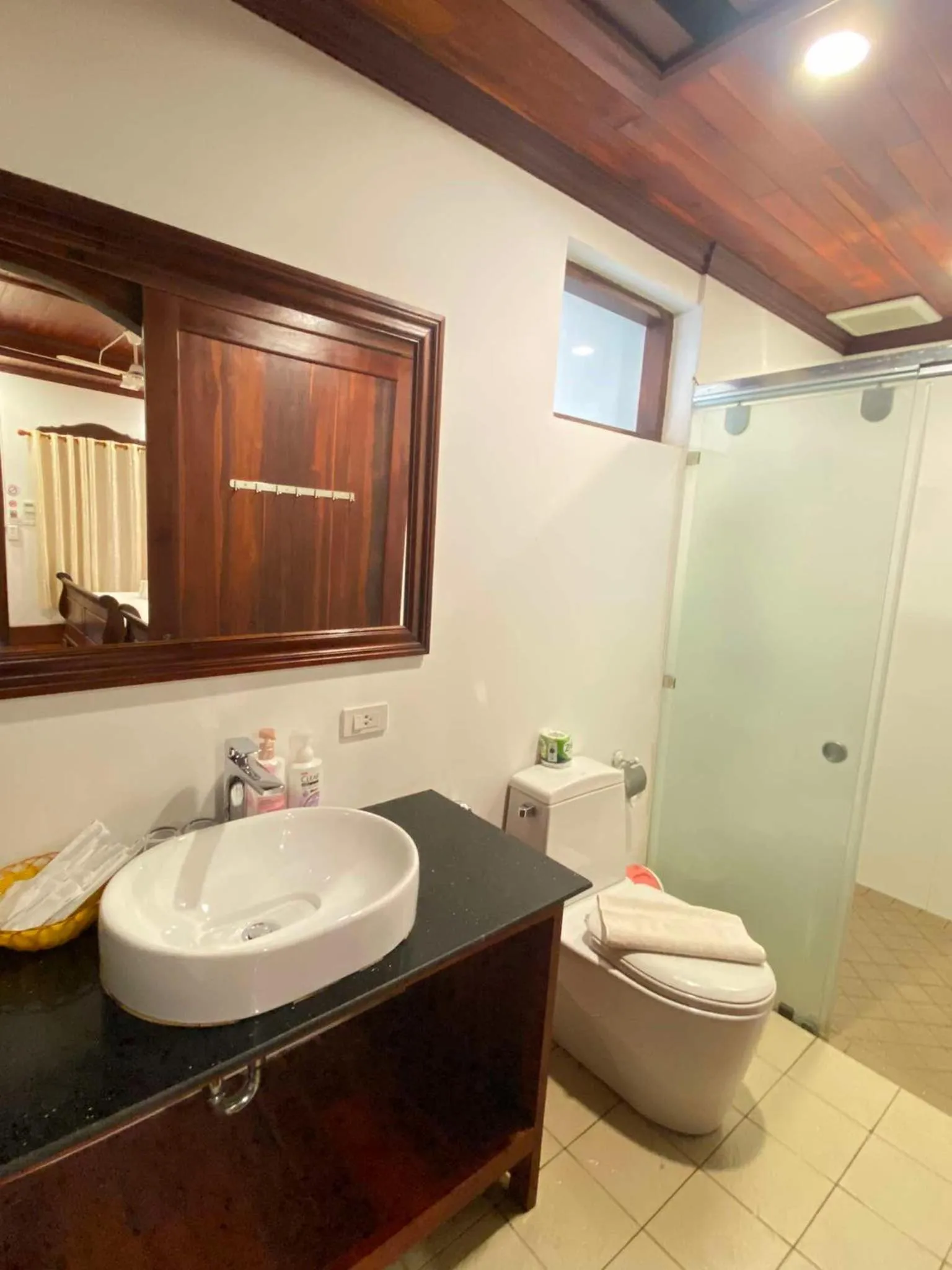 Toilet in Villa Sirikili Hotel Luang Prabang