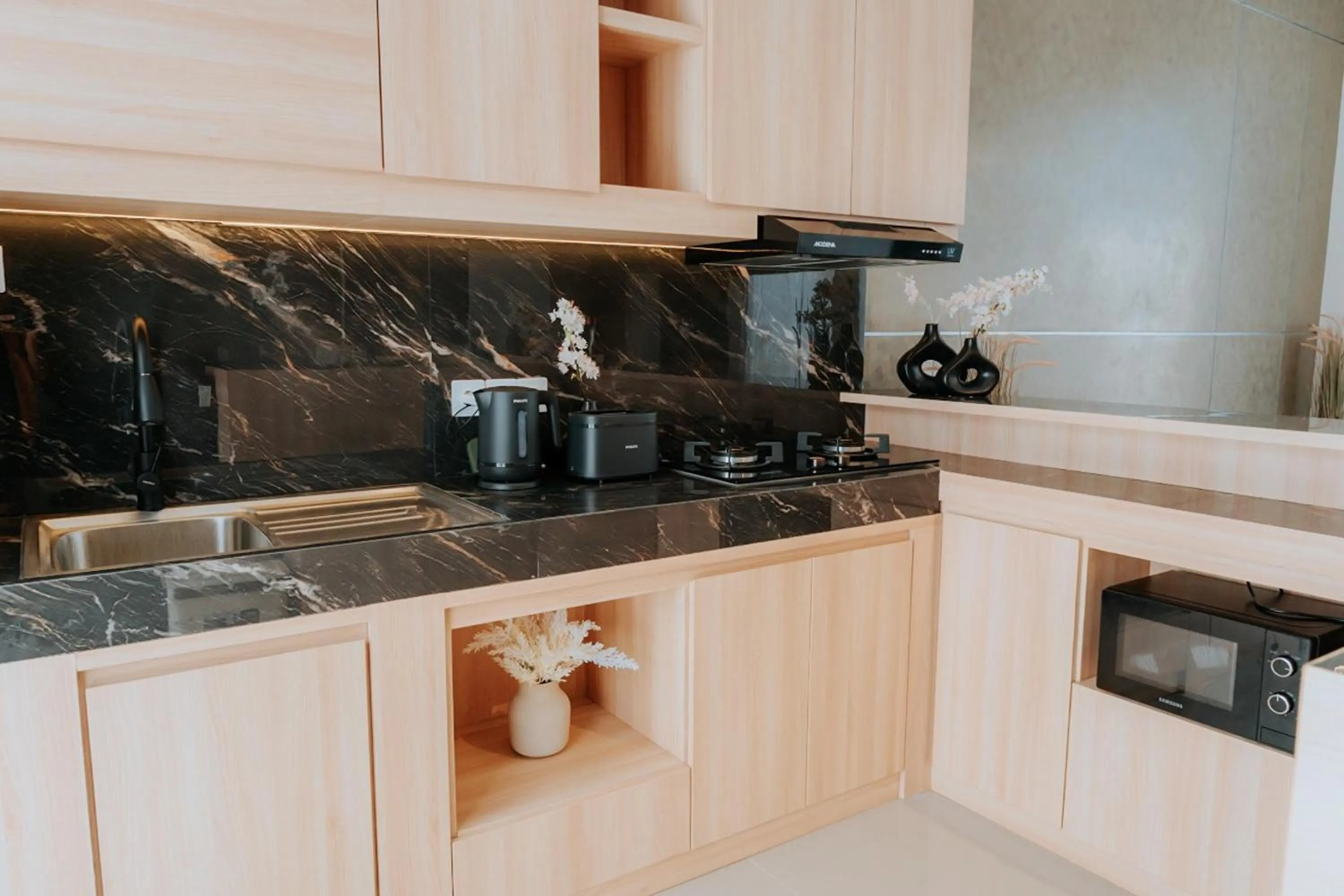 Kitchen or kitchenette in Slokayana Villas