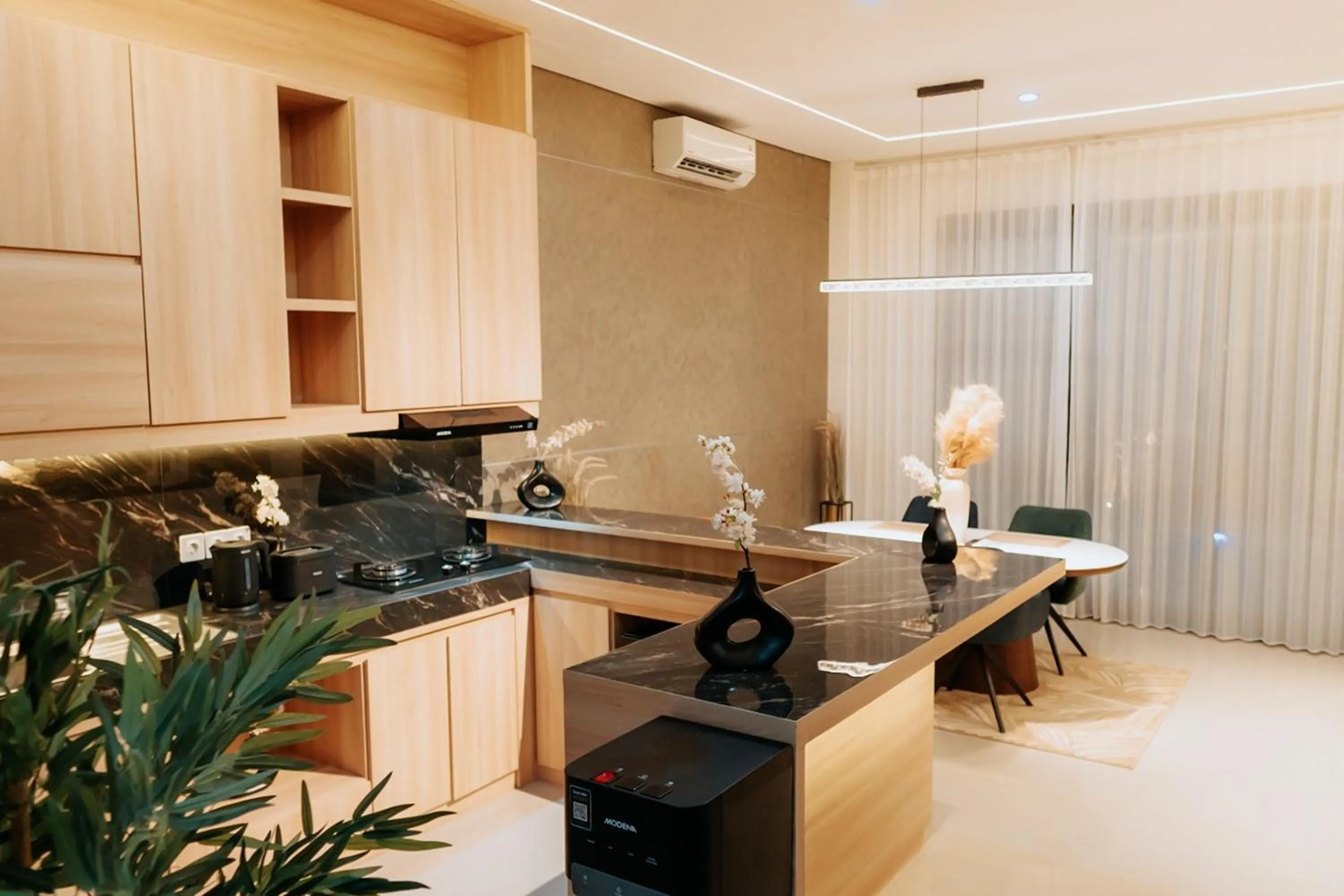 Kitchen or kitchenette in Slokayana Villas