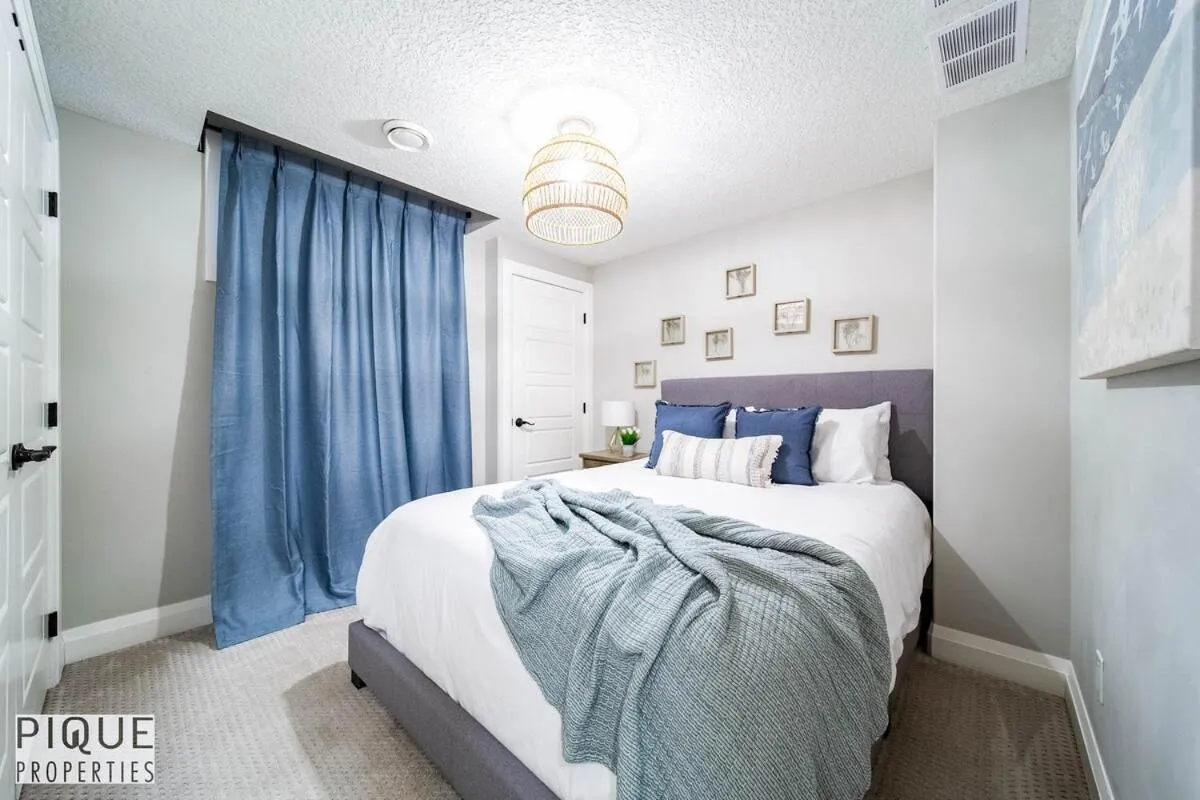 Bed in Chic Retreat with Hot Tub - King Bed - Fireplace - WEM