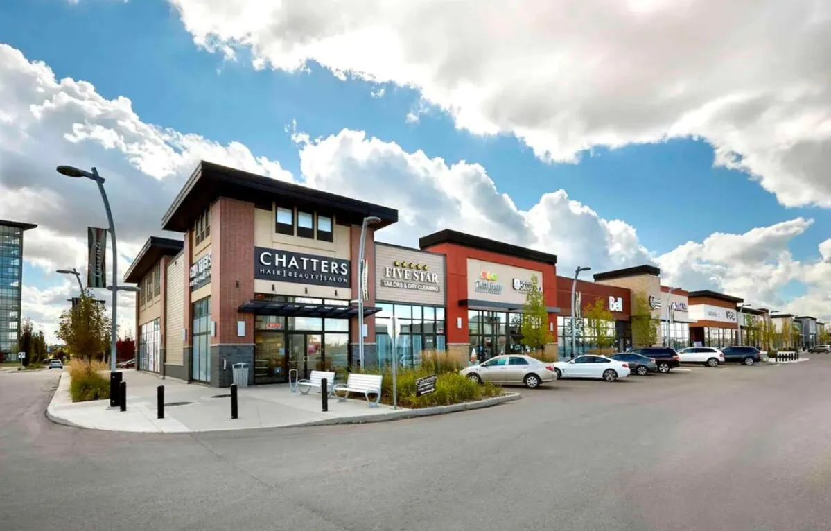 Chic Retreat with Hot Tub - King Bed - Fireplace - WEM