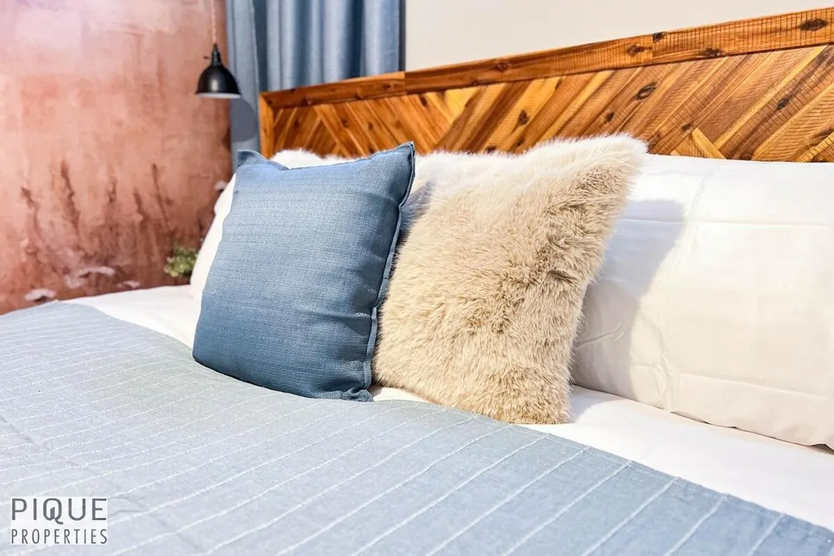 Bed in Chic Retreat with Hot Tub - King Bed - Fireplace - WEM