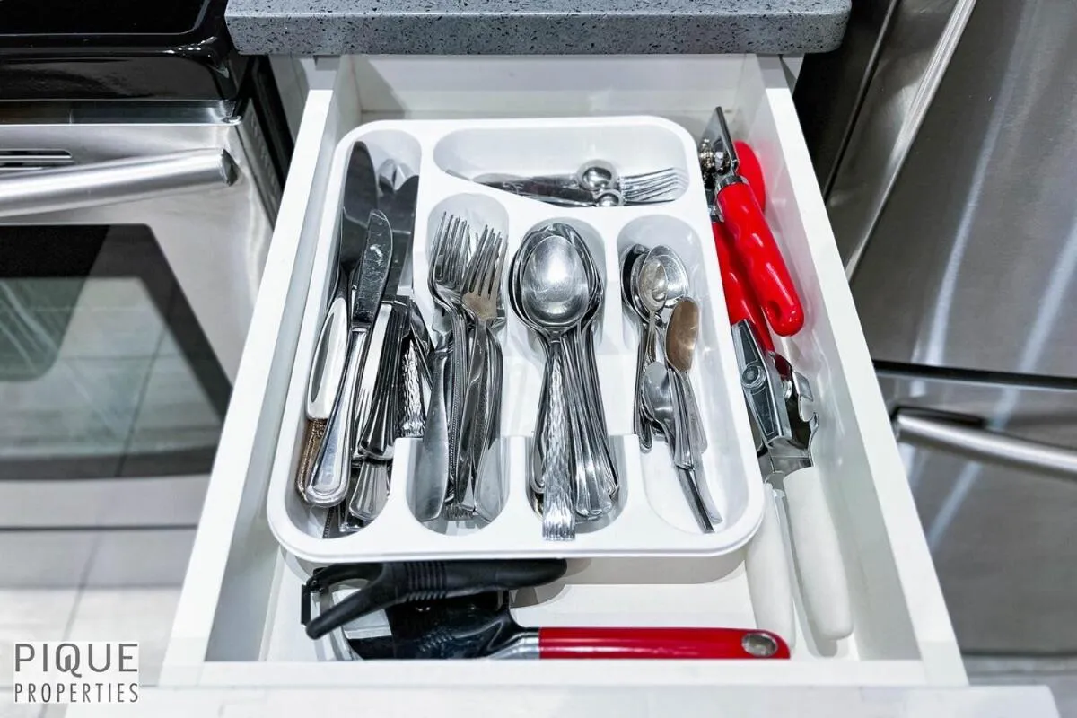 Chic Retreat with Hot Tub - King Bed - Fireplace - WEM