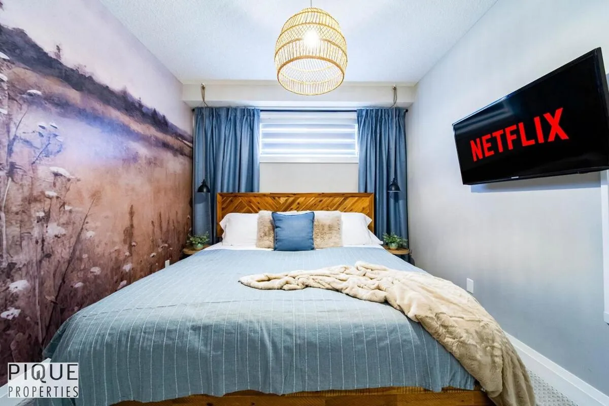 Bed in Chic Retreat with Hot Tub - King Bed - Fireplace - WEM