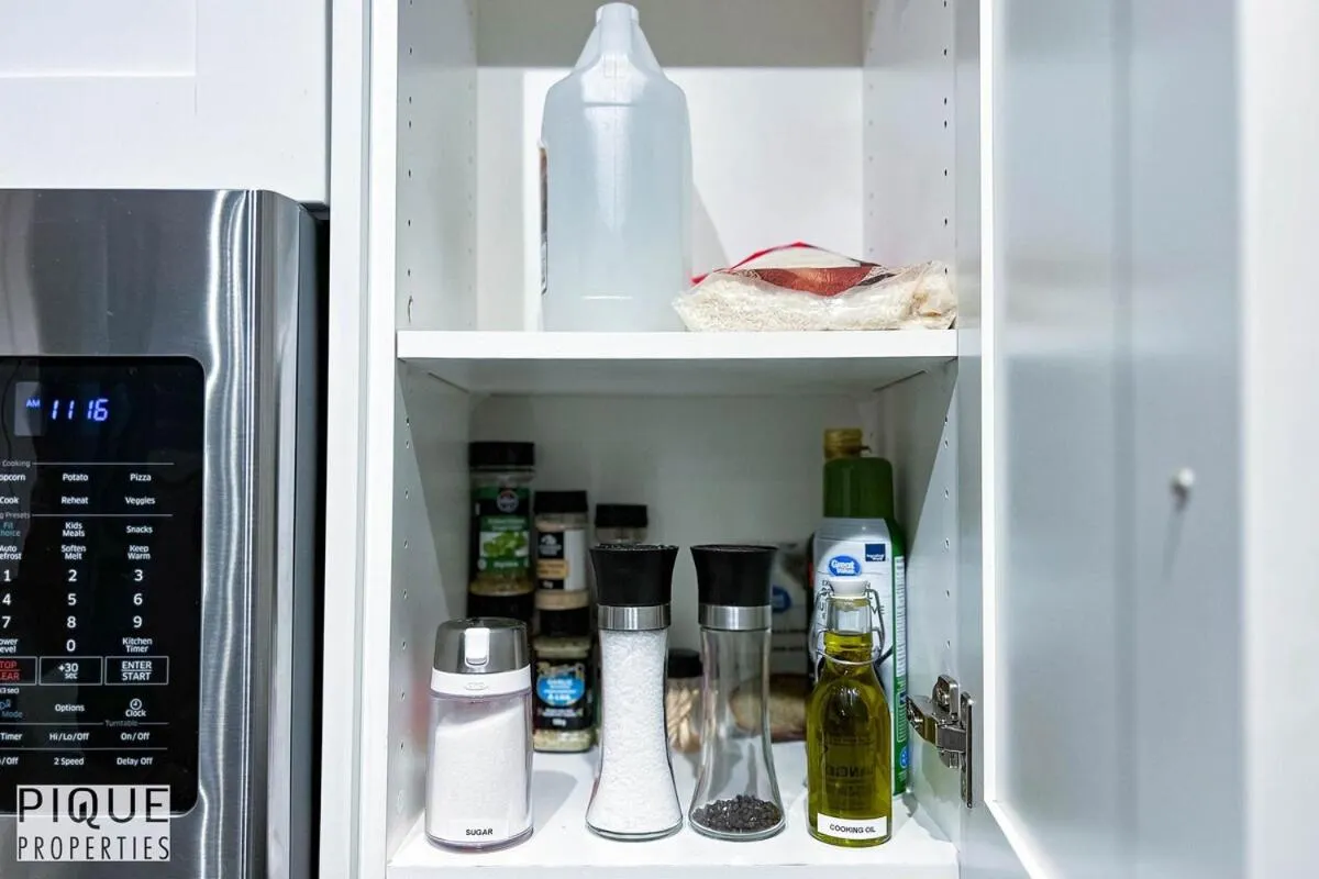 Chic Retreat with Hot Tub - King Bed - Fireplace - WEM