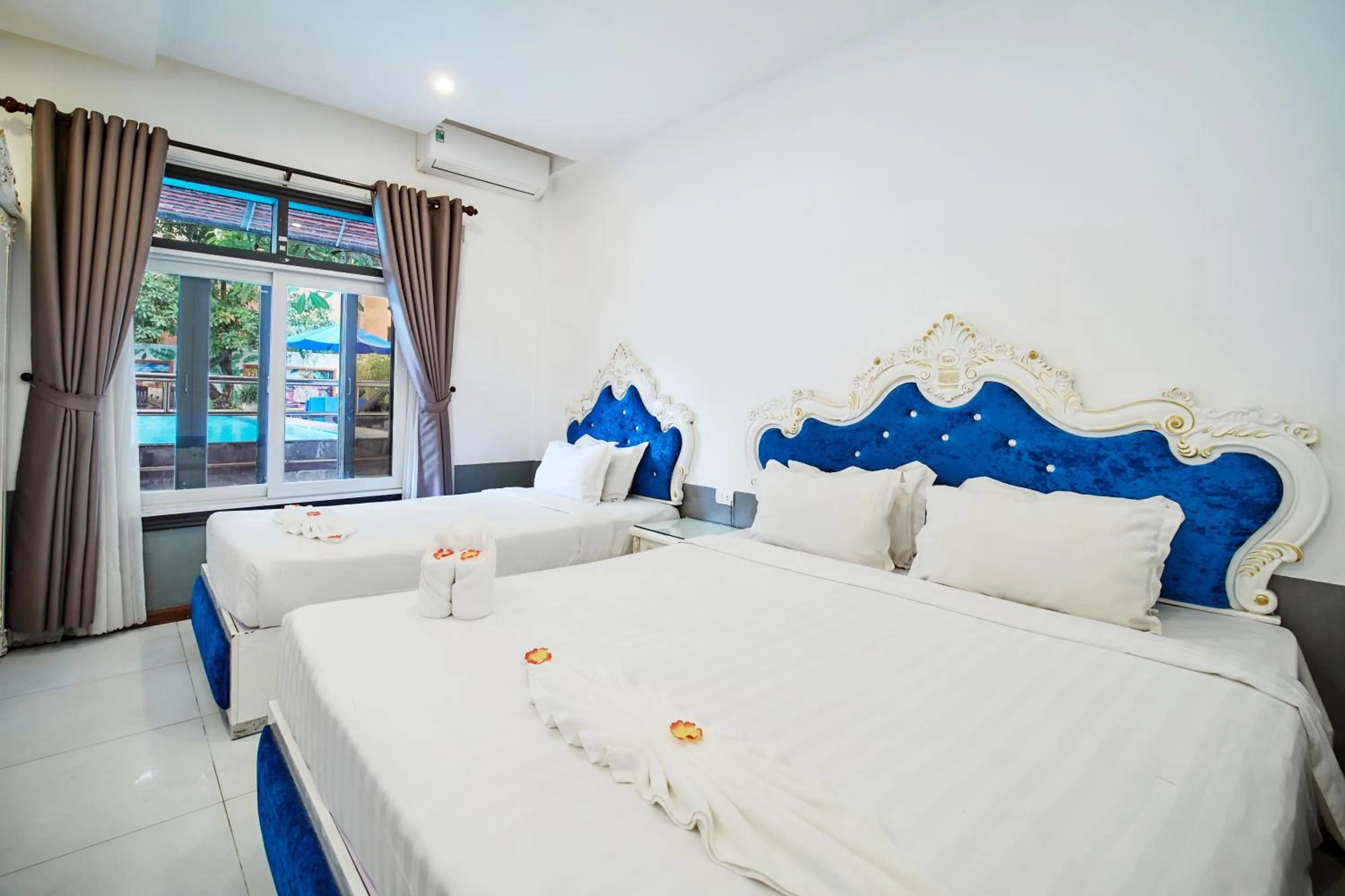 Bed in Hoian Nostalgia Hotel