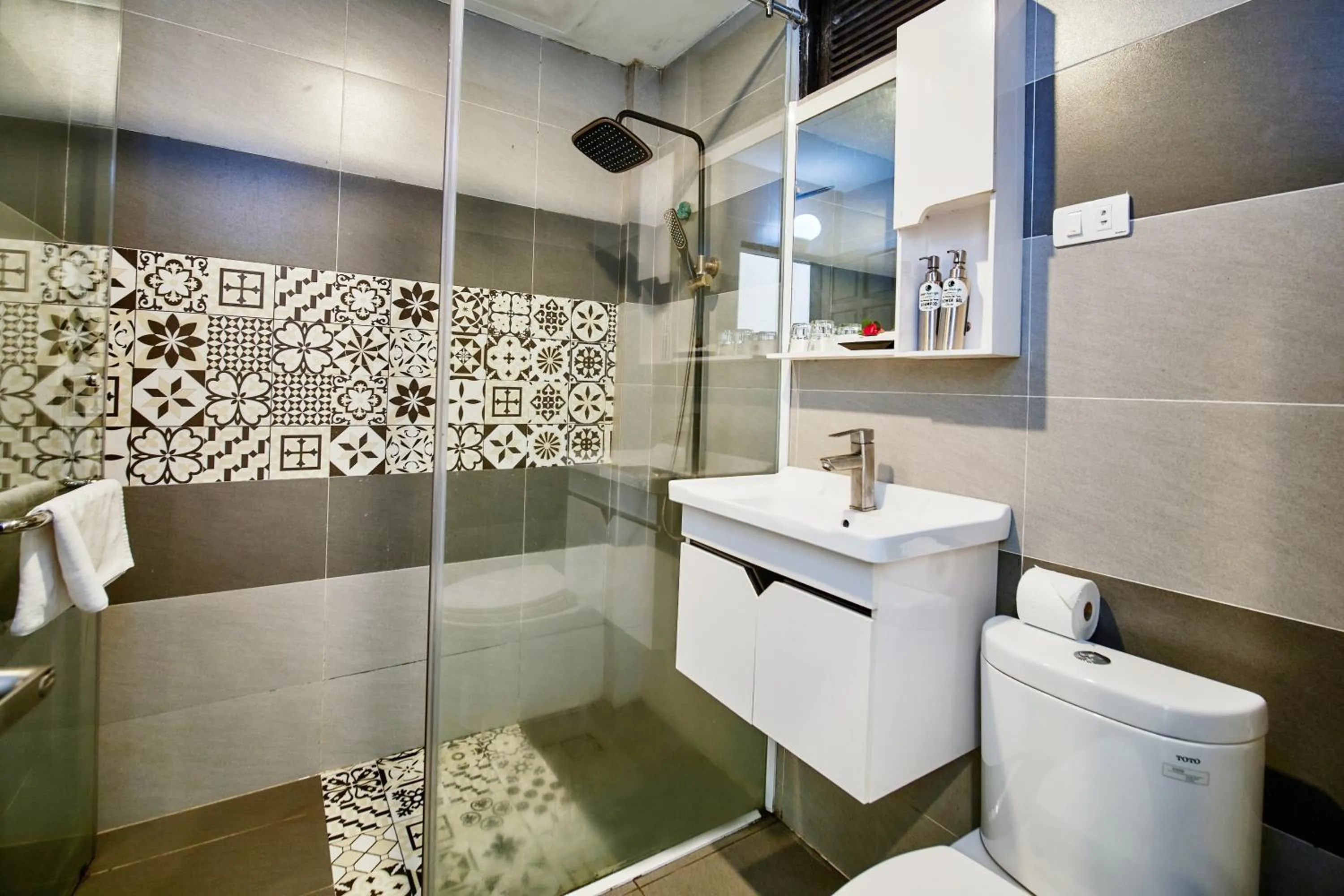 Bathroom in Hoian Nostalgia Hotel