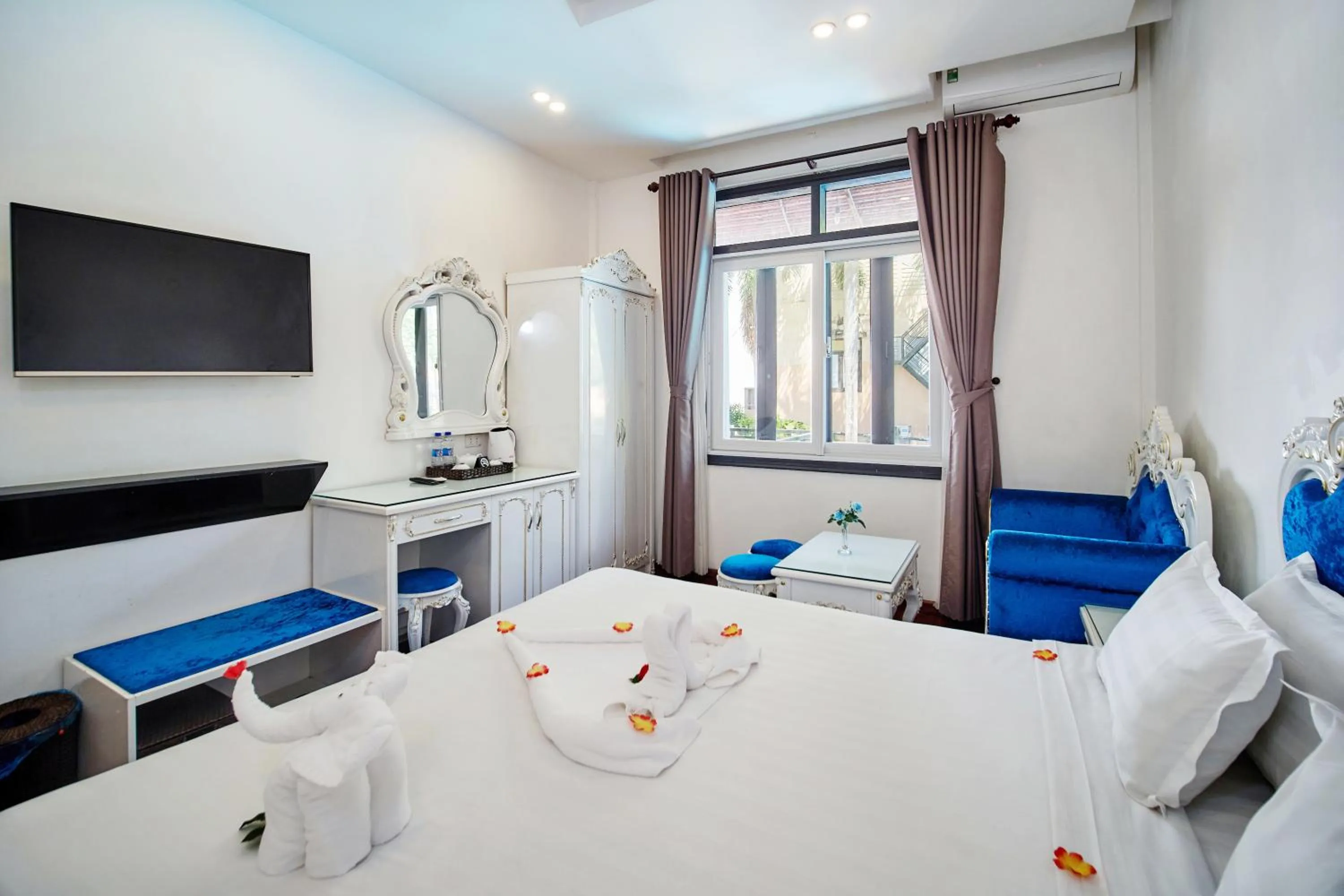 Bedroom in Hoian Nostalgia Hotel