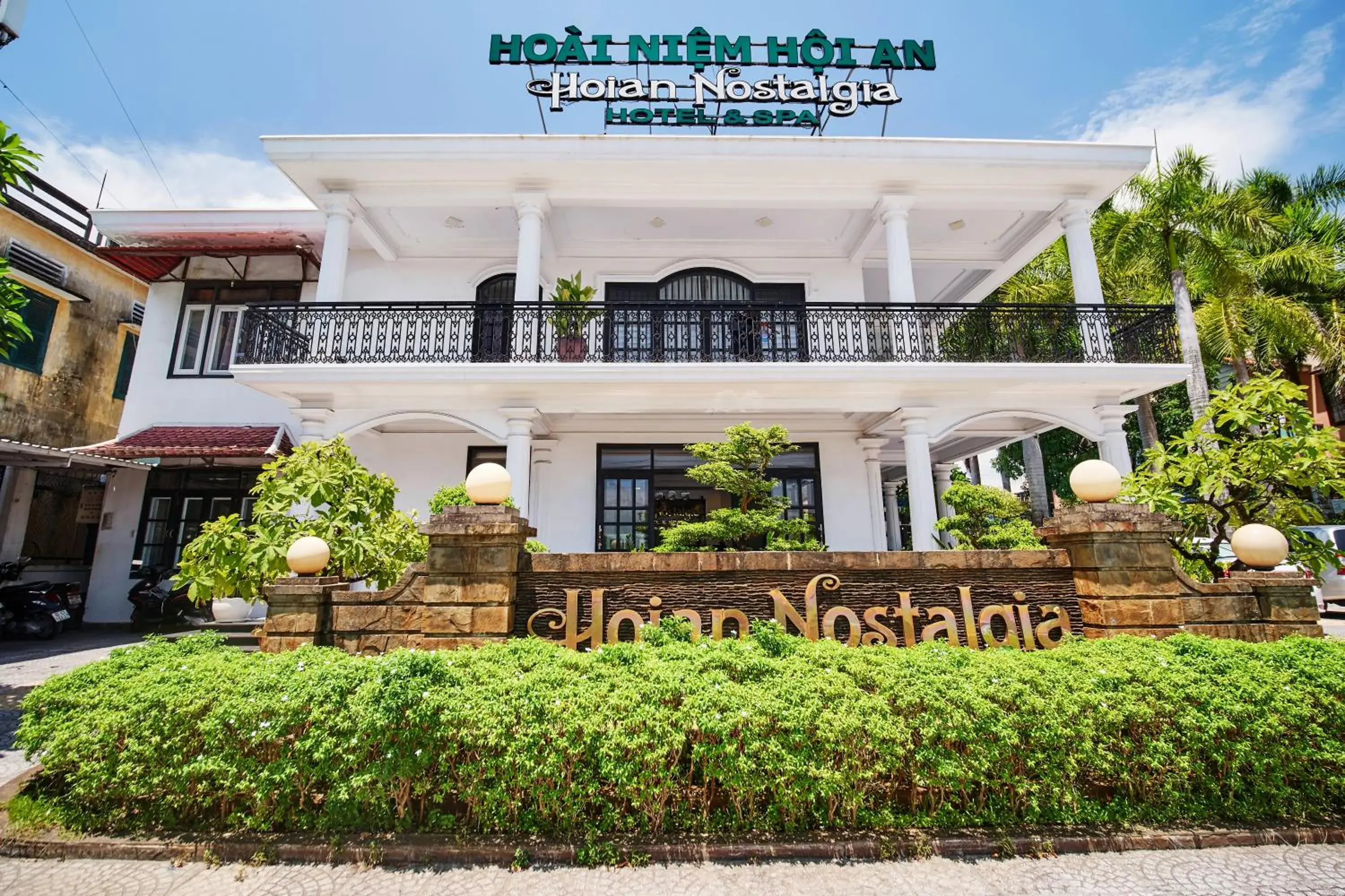Facade/entrance in Hoian Nostalgia Hotel Facade/entrance in Hoian Nostalgia Hotel