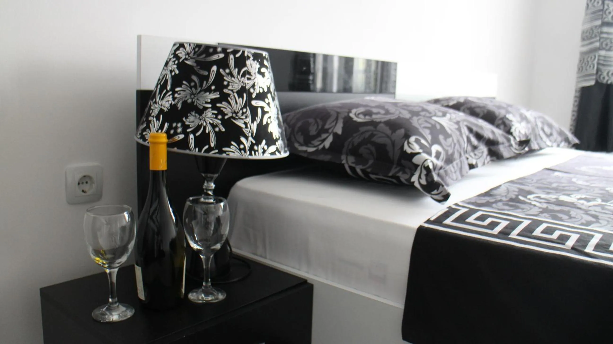 Bed in Deva Apartments