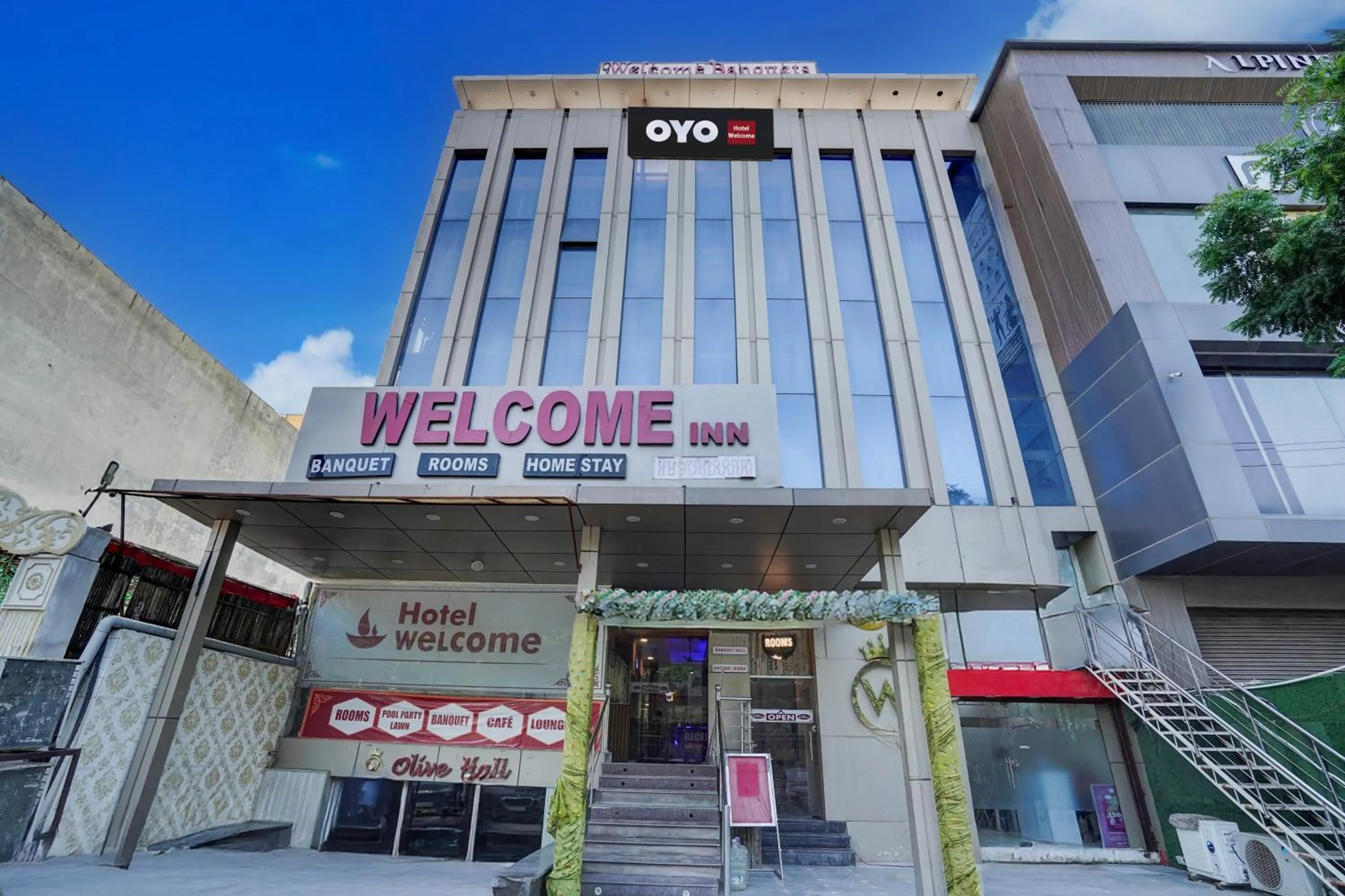Facade/entrance in HOTEL O WELCOME INN