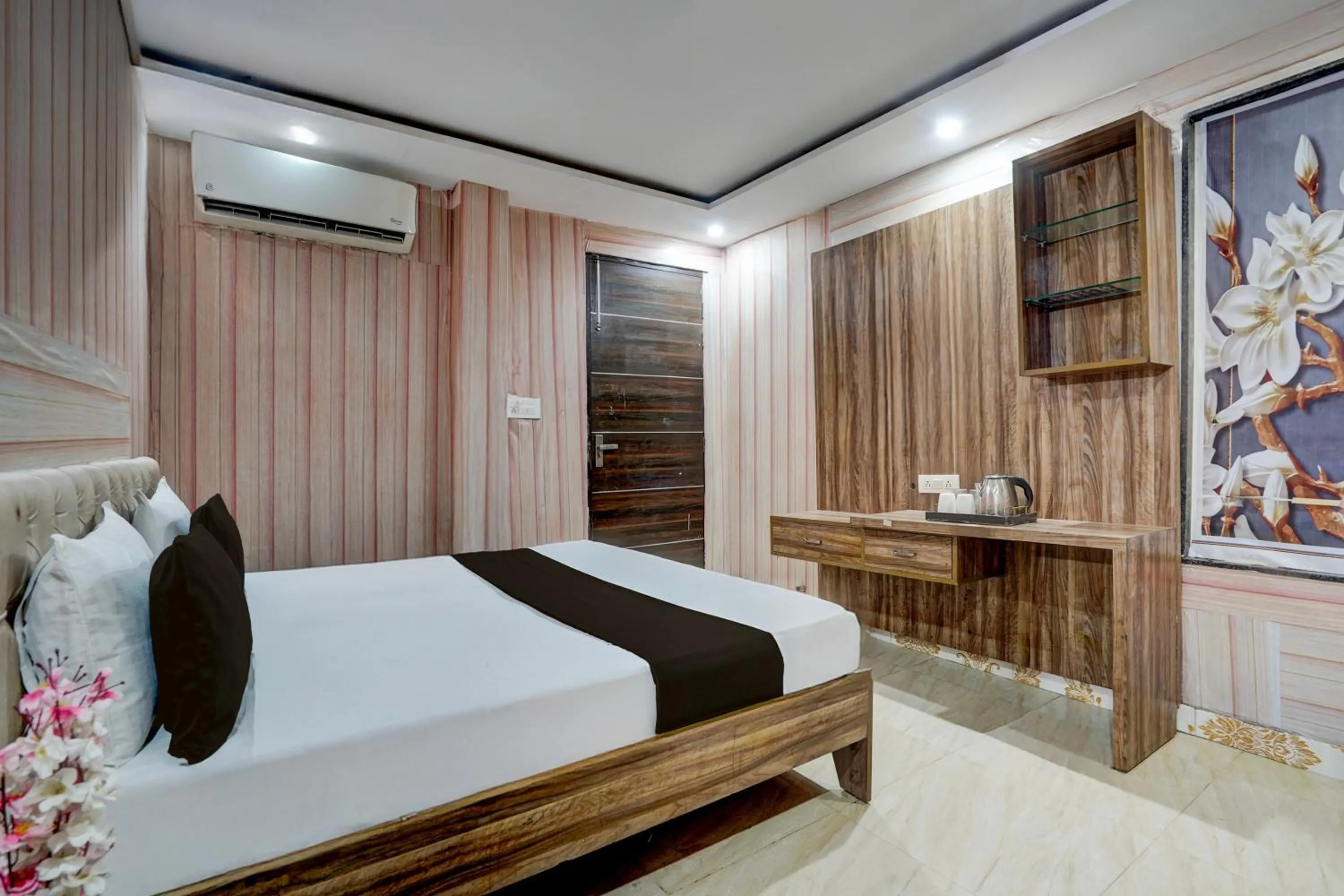 Bedroom in HOTEL O WELCOME INN