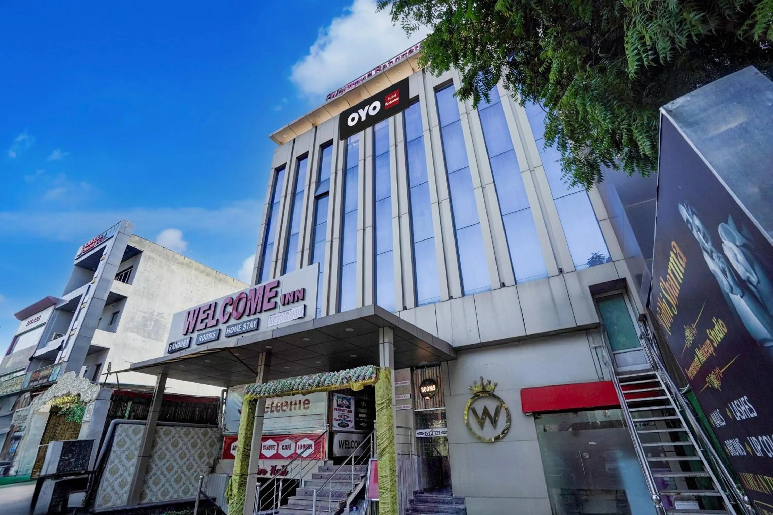 Facade/entrance in HOTEL O WELCOME INN