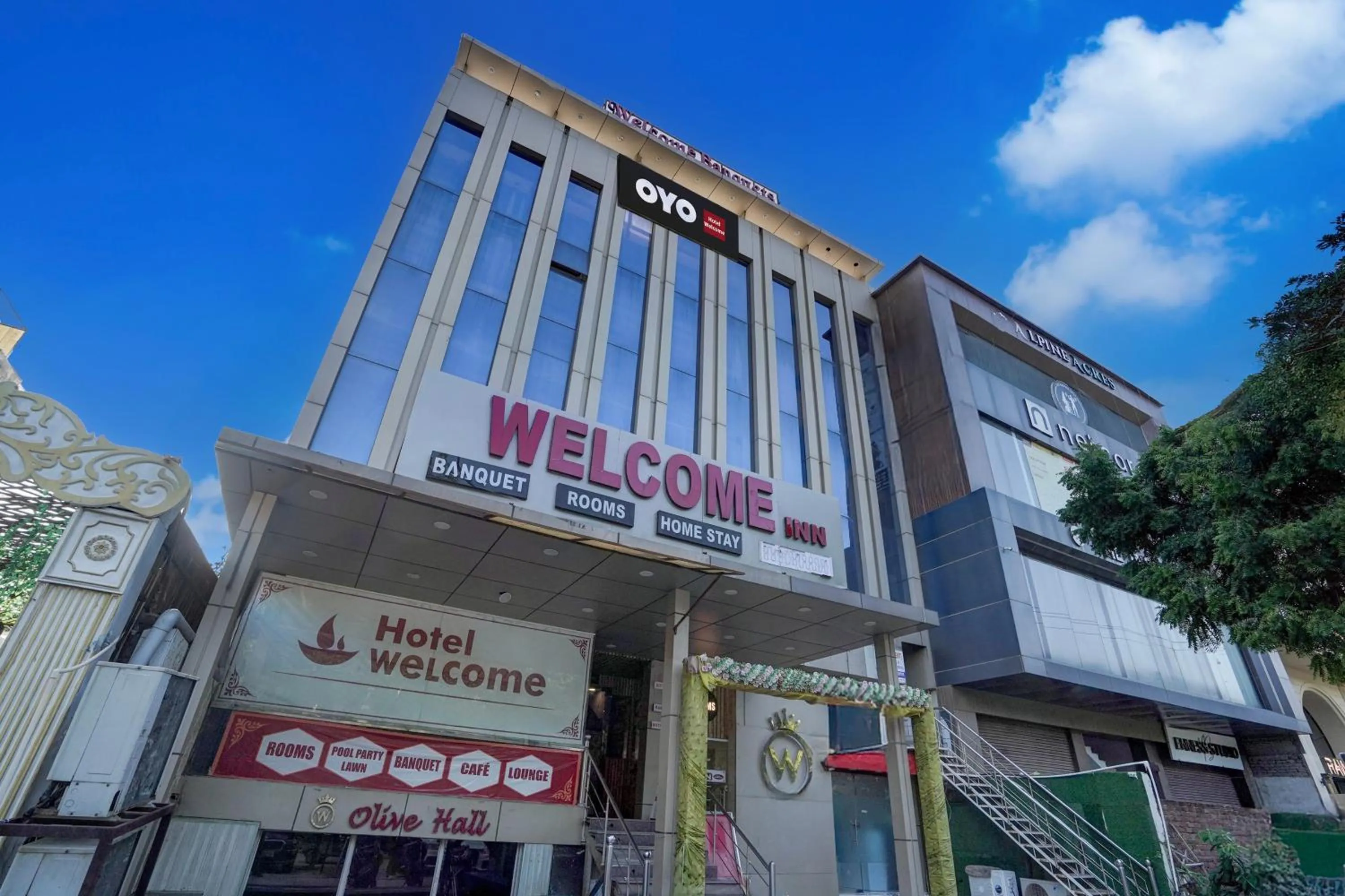 Facade/entrance in HOTEL O WELCOME INN