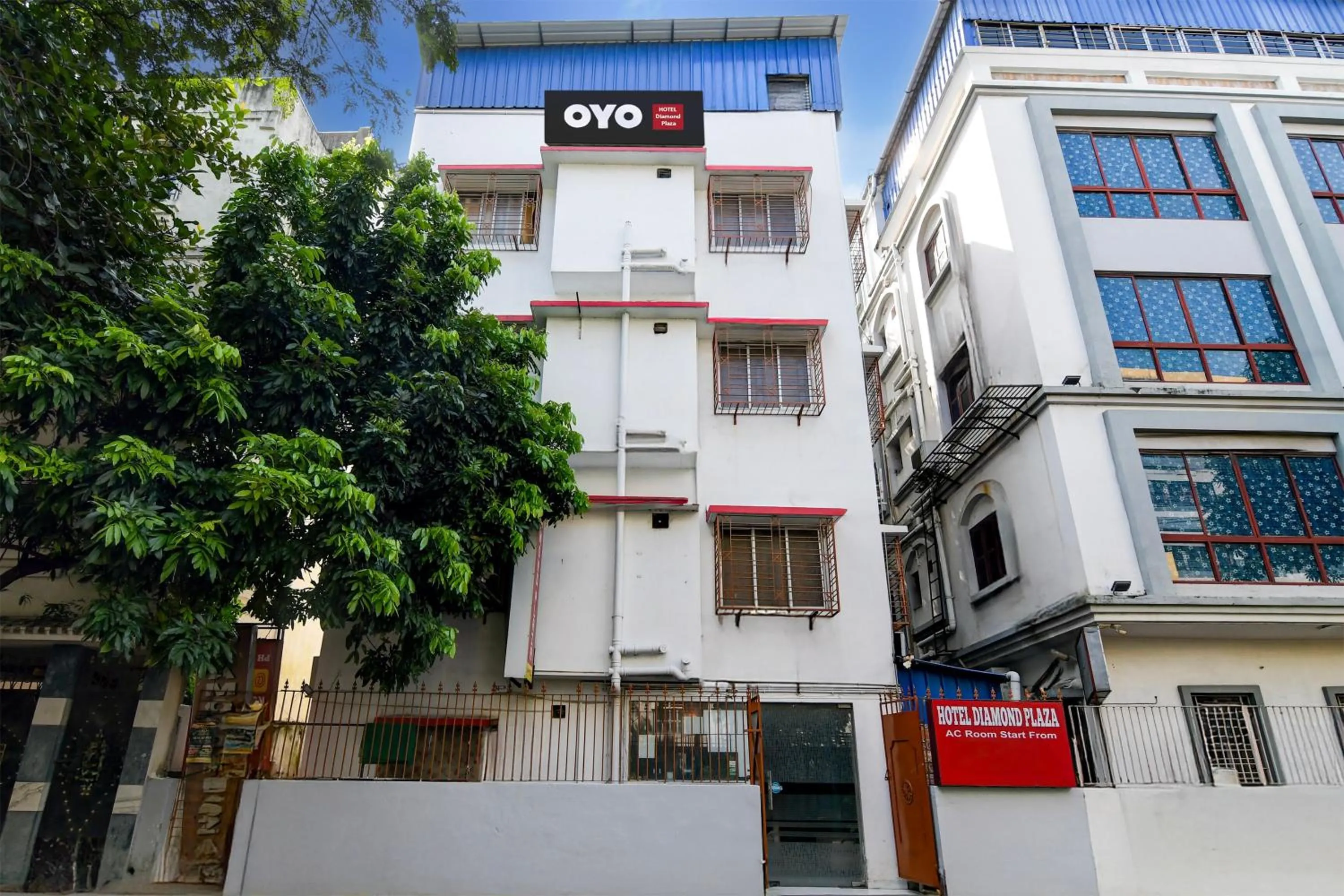 Facade/entrance in Hotel O Diamond Plaza