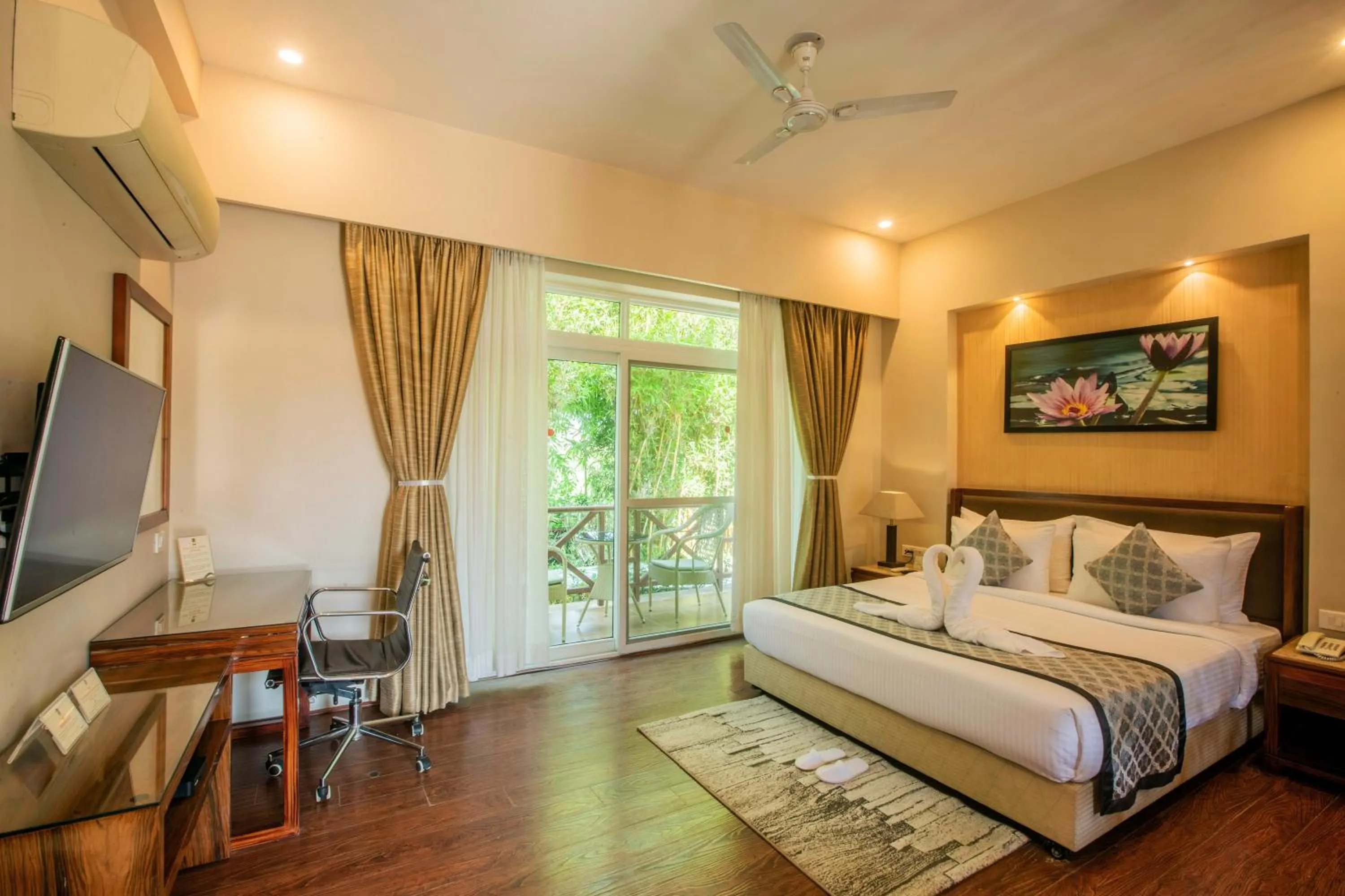 TV and multimedia, Bed in Resort De Coracao - Corbett , Uttarakhand