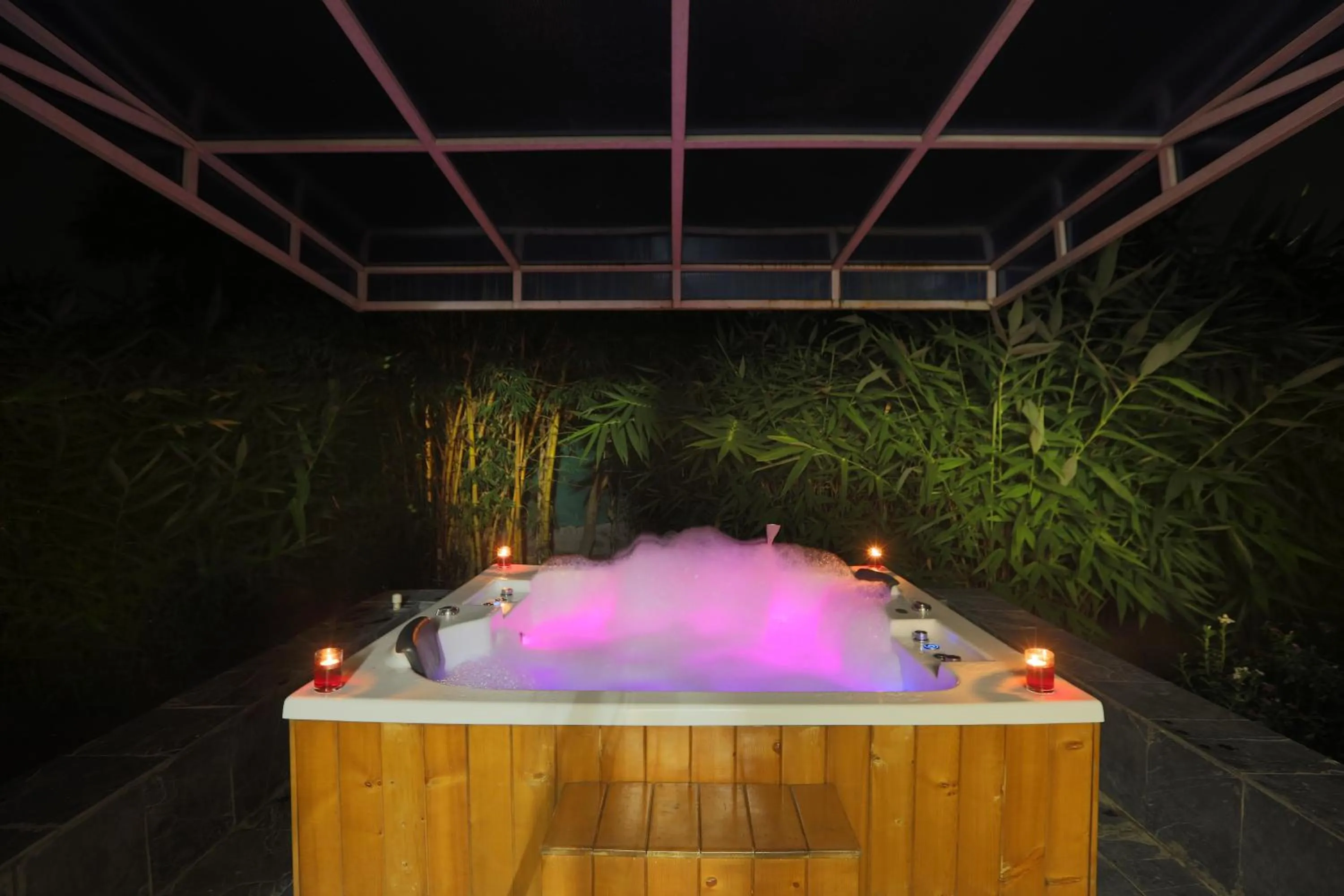 Hot Tub in Resort De Coracao - Corbett , Uttarakhand