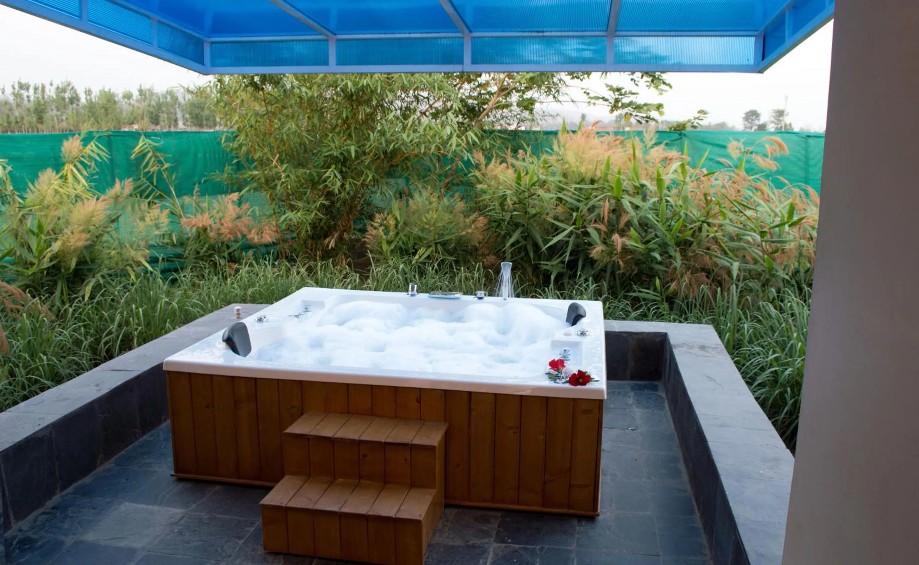 Hot Tub in Resort De Coracao - Corbett , Uttarakhand