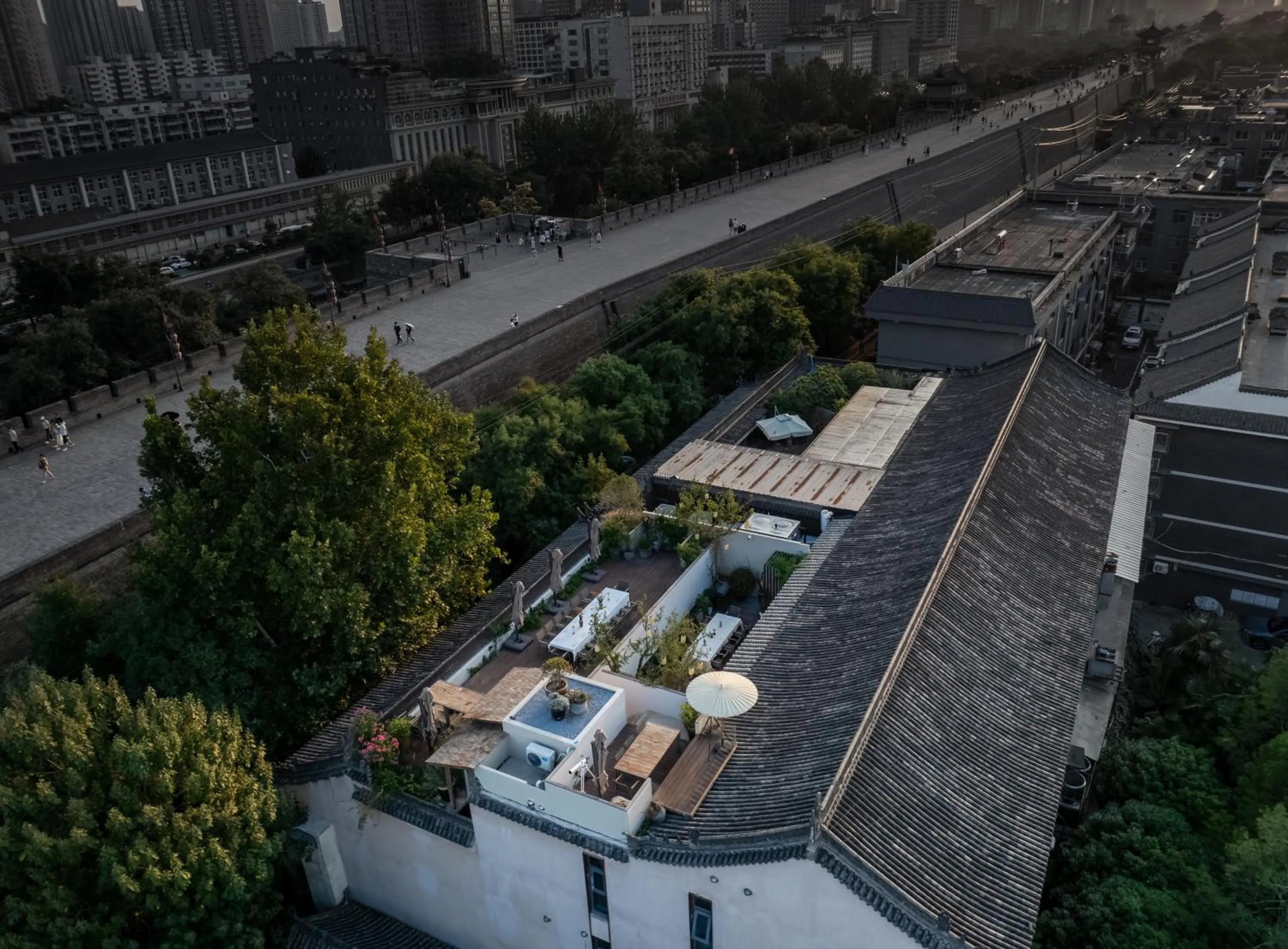 The hotel under the city wall