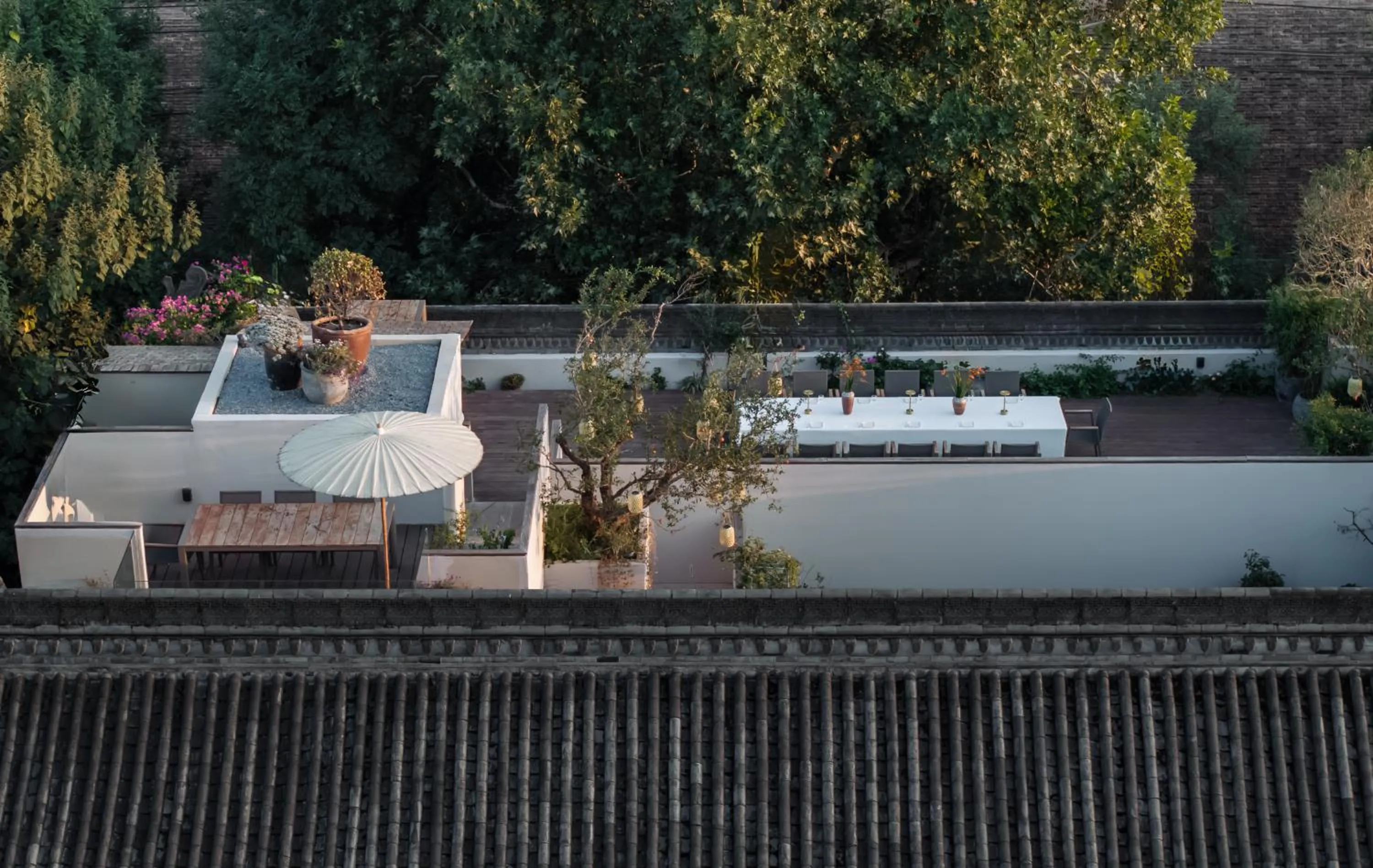 The hotel under the city wall